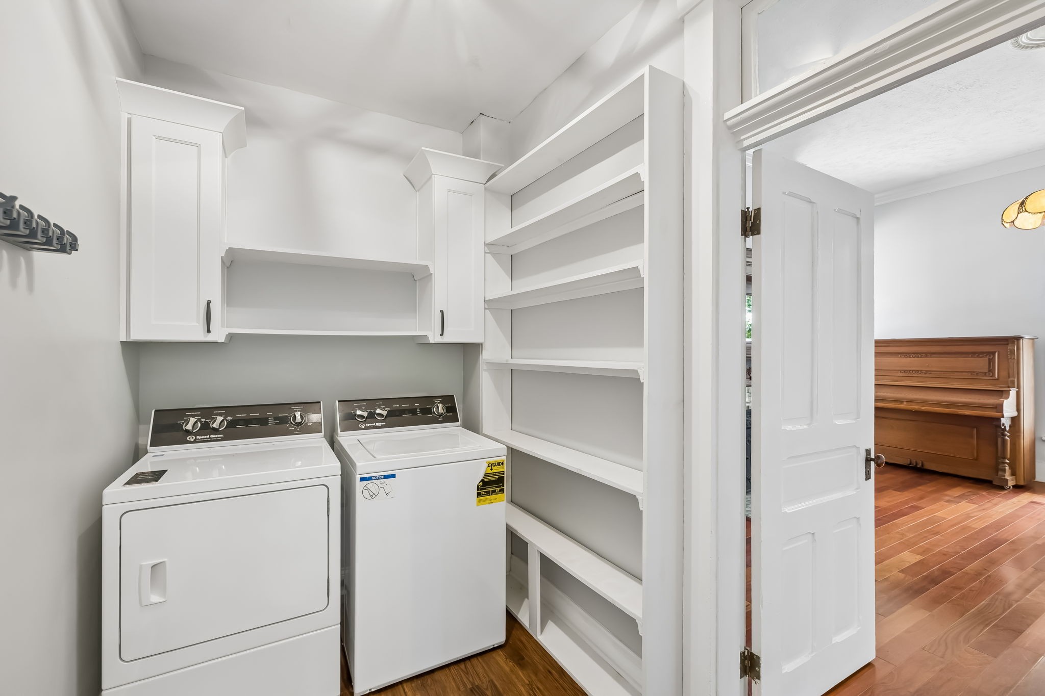 728 S Spring St Property Photo 26