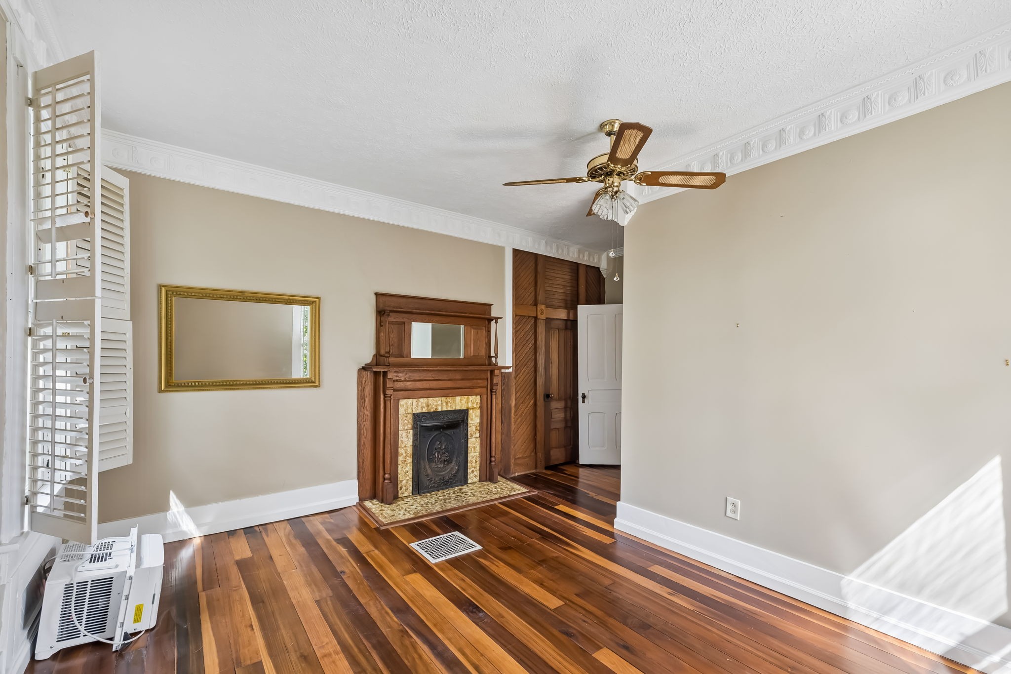 728 S Spring St Property Photo 63