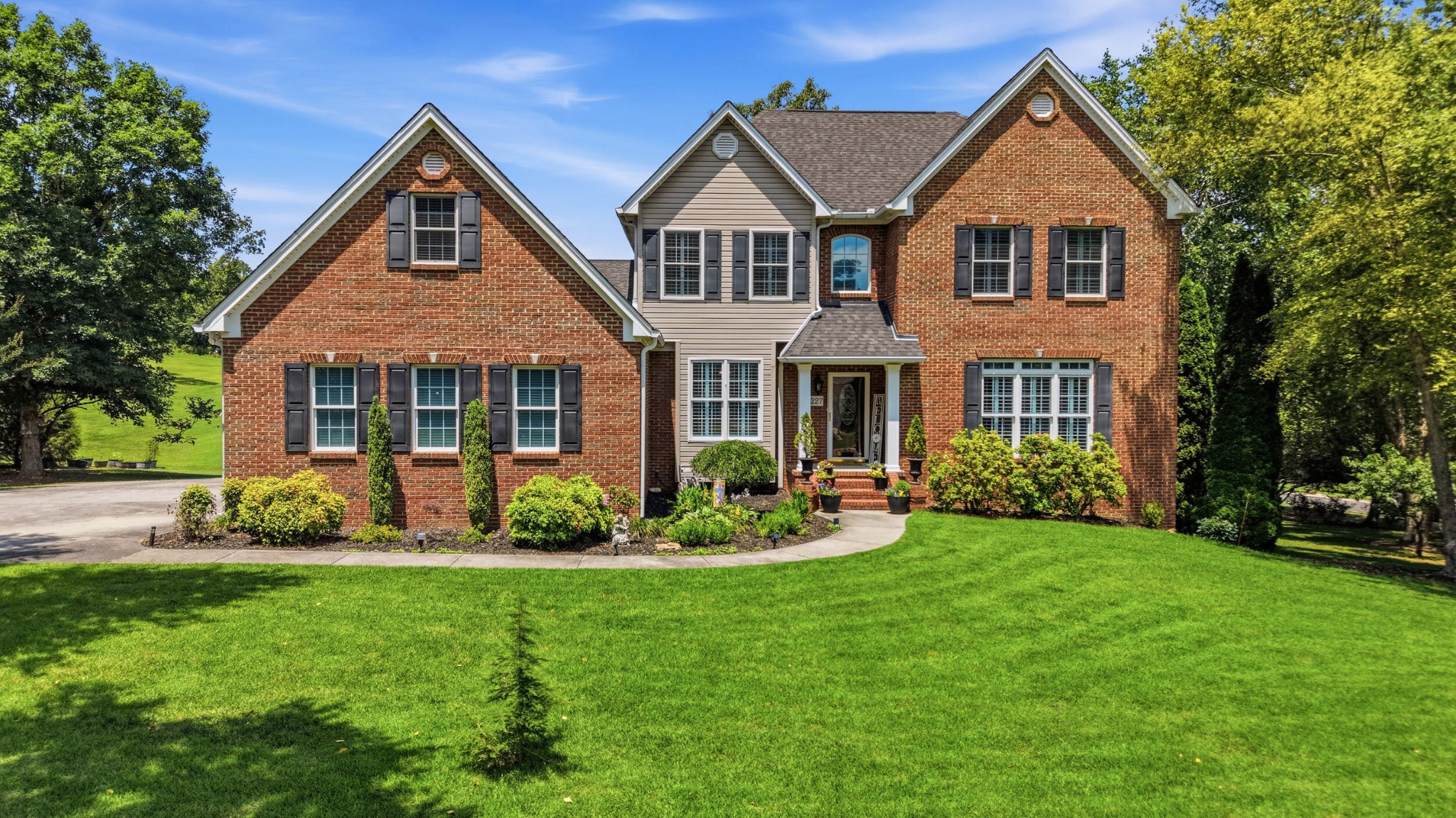 227 English Oaks Drive, NE
