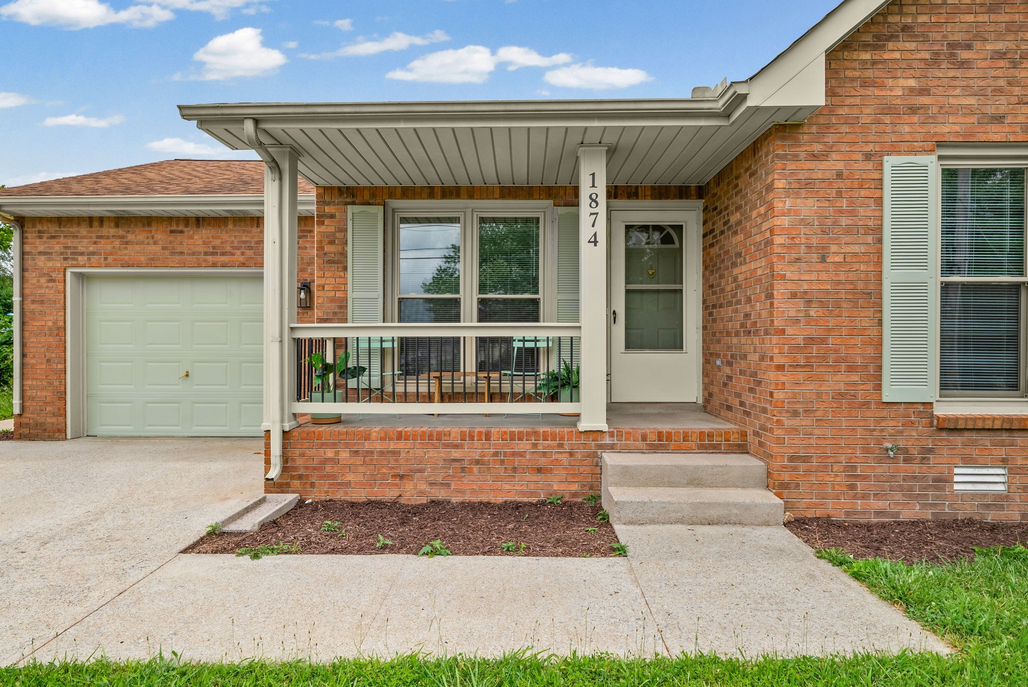 1874 Crestmont Ct