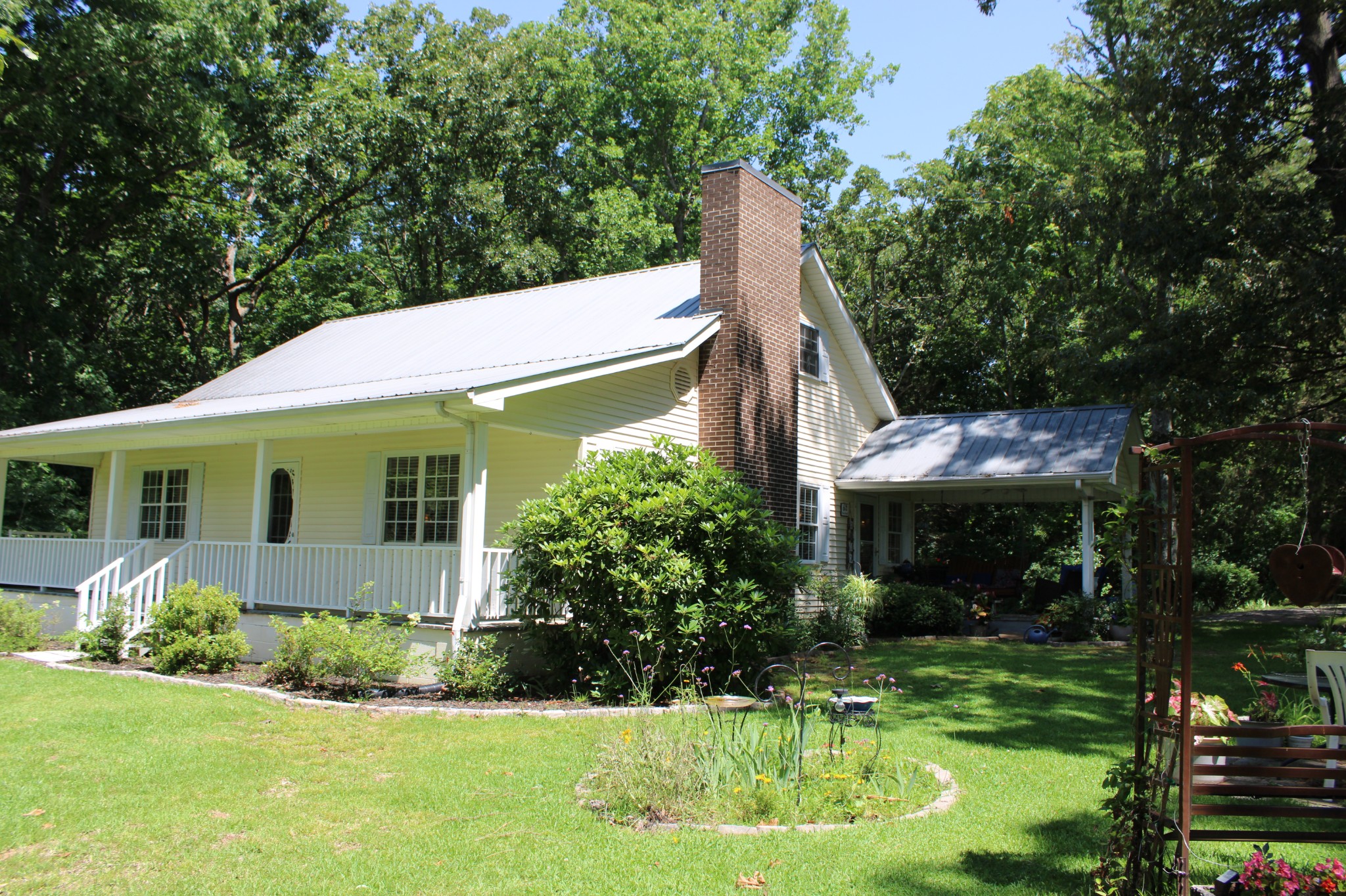 612 Bost Rd Property Photo 1
