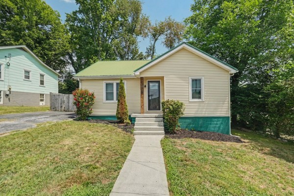 401 College Ave, E Property Photo 1