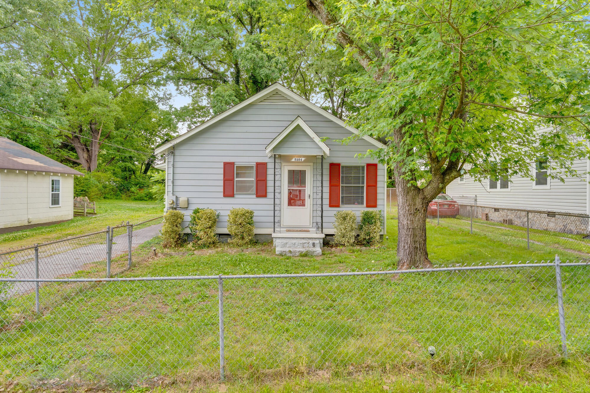 5354 Greenbriar Road Property Photo 2
