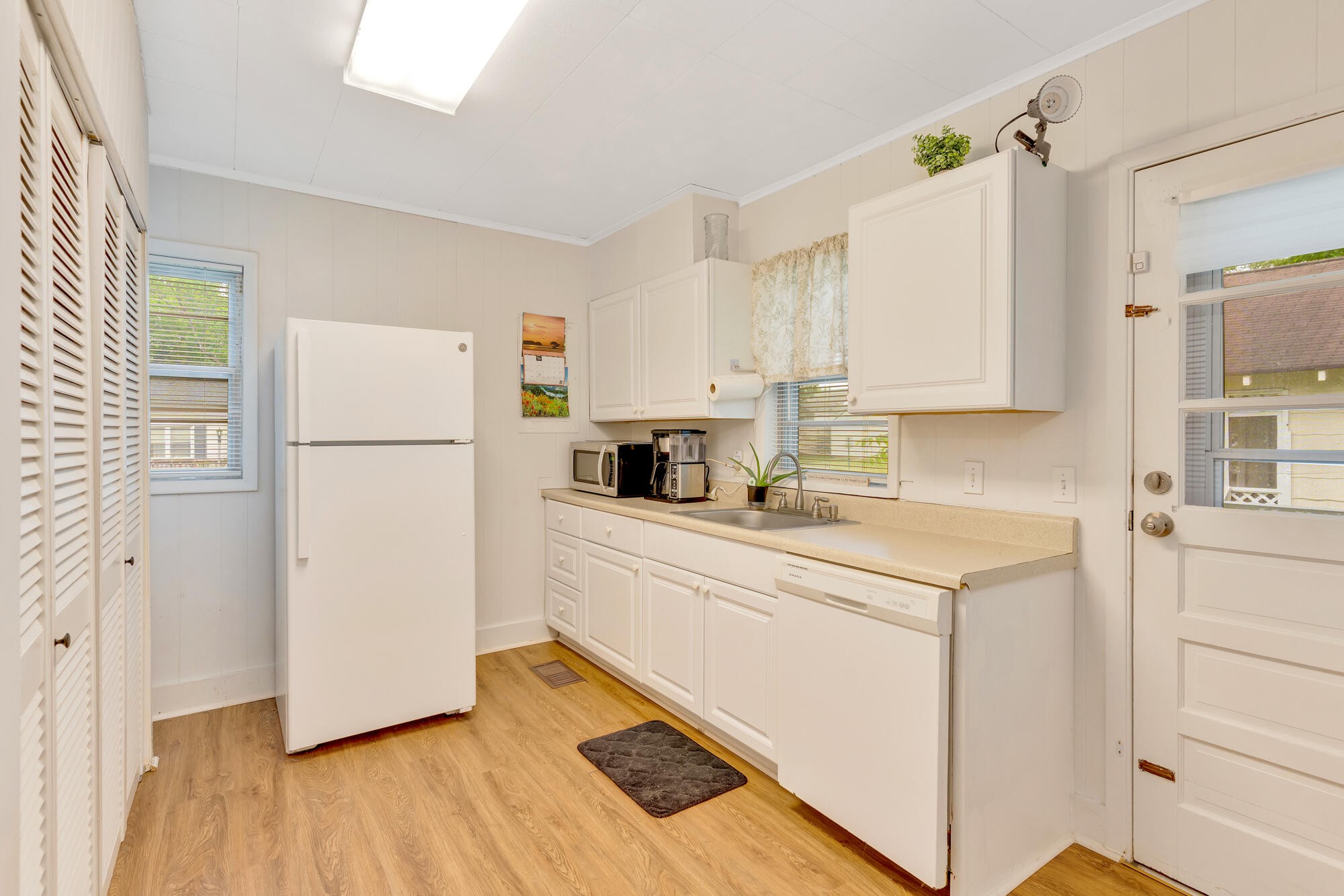 5354 Greenbriar Road Property Photo 7