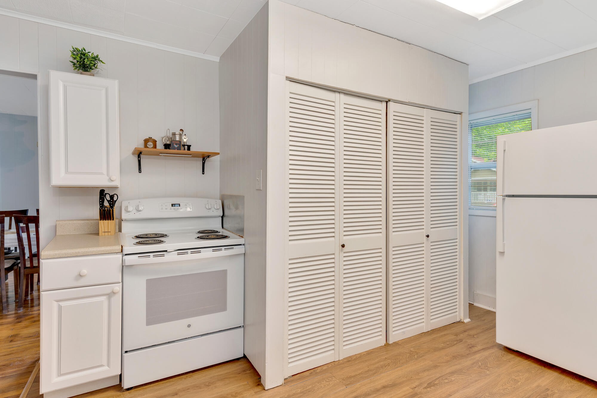 5354 Greenbriar Road Property Photo 8