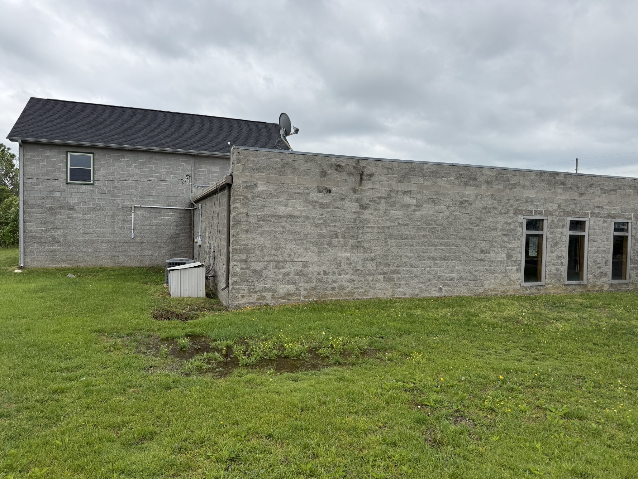 2104 Ruth St Property Photo 2