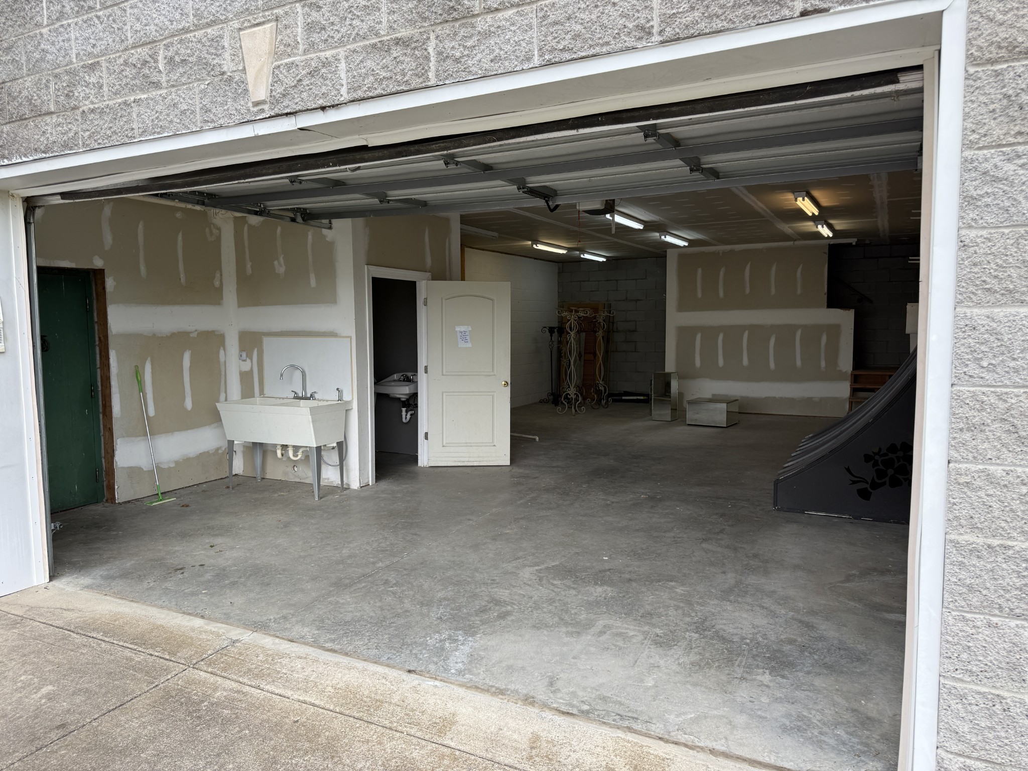 2104 Ruth St Property Photo 5