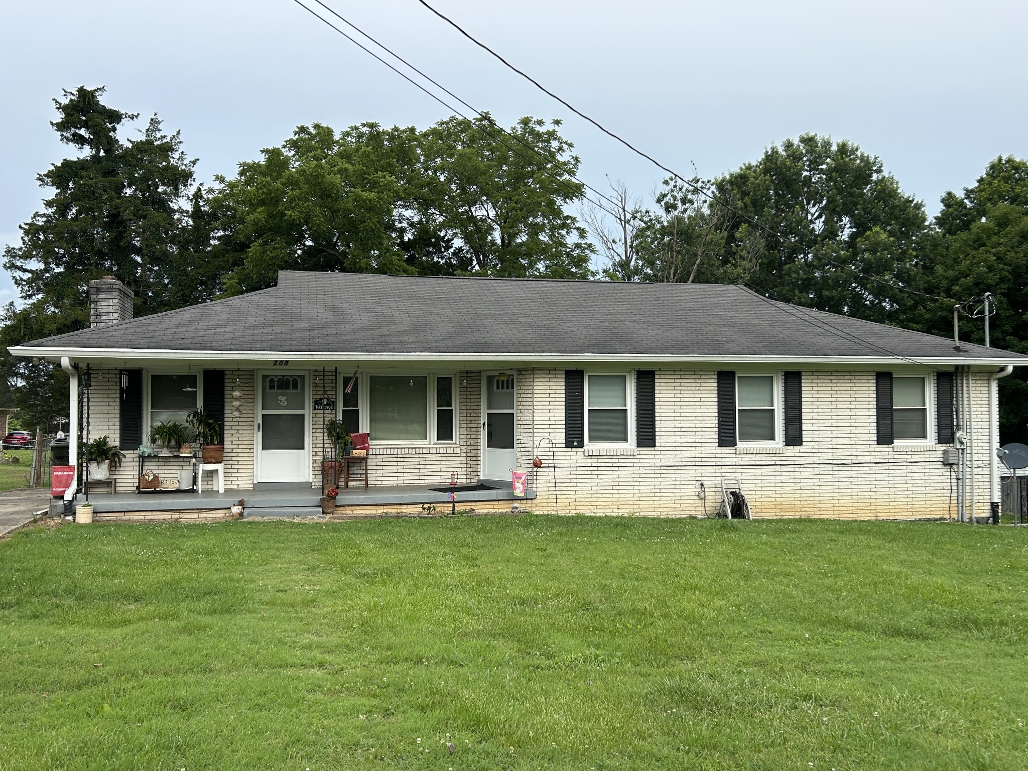 208 Bate Ave Property Photo 1