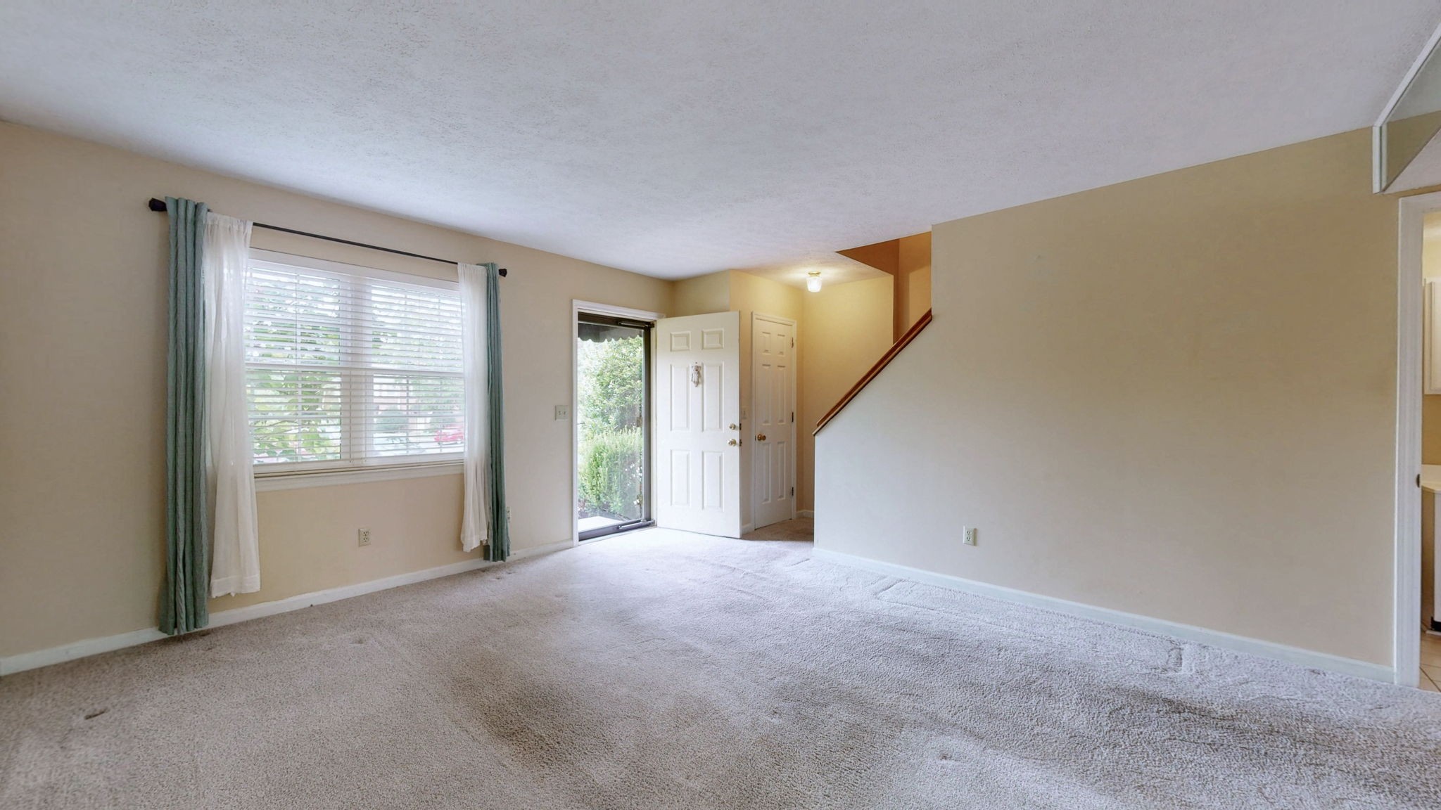 102 Thistle Ln Property Photo 5
