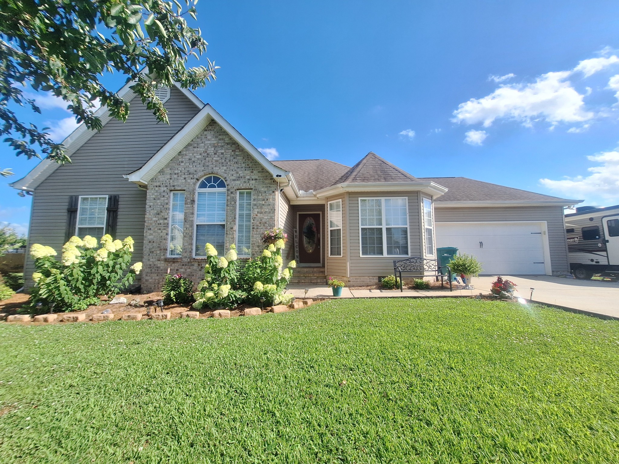 131 Charlotte Dr Property Photo 1