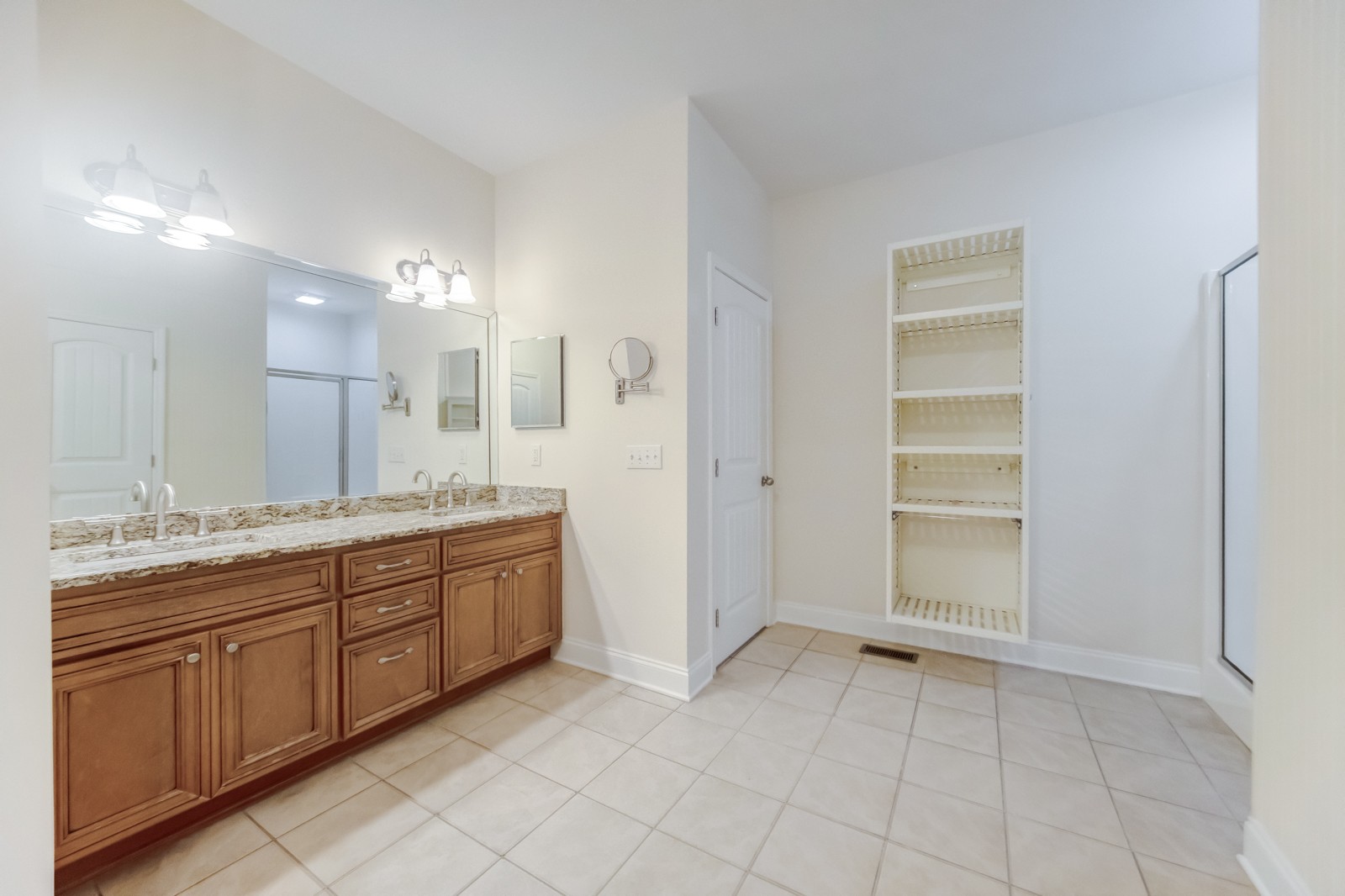 300 Artesa Dr Property Photo 14