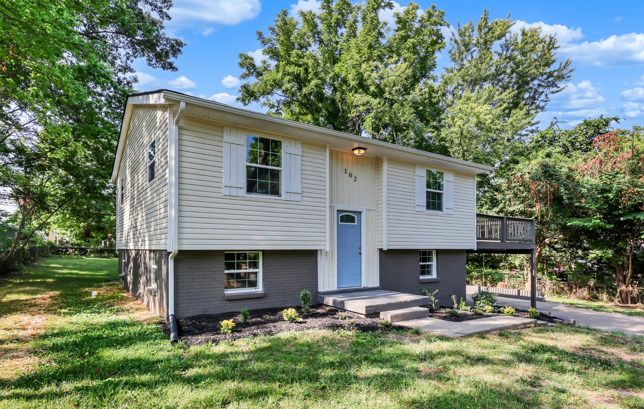 302 Plantation Dr Property Photo 1