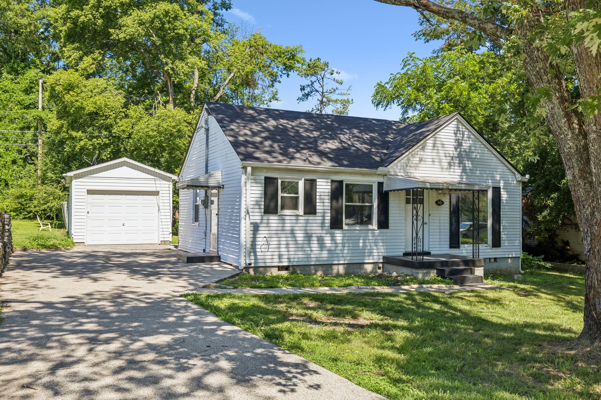 927 Goodbar Dr Property Photo 1