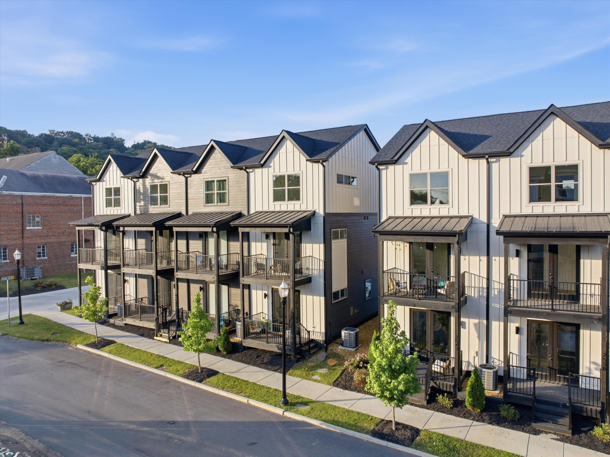 2550 E 18th Street Property Photo 1