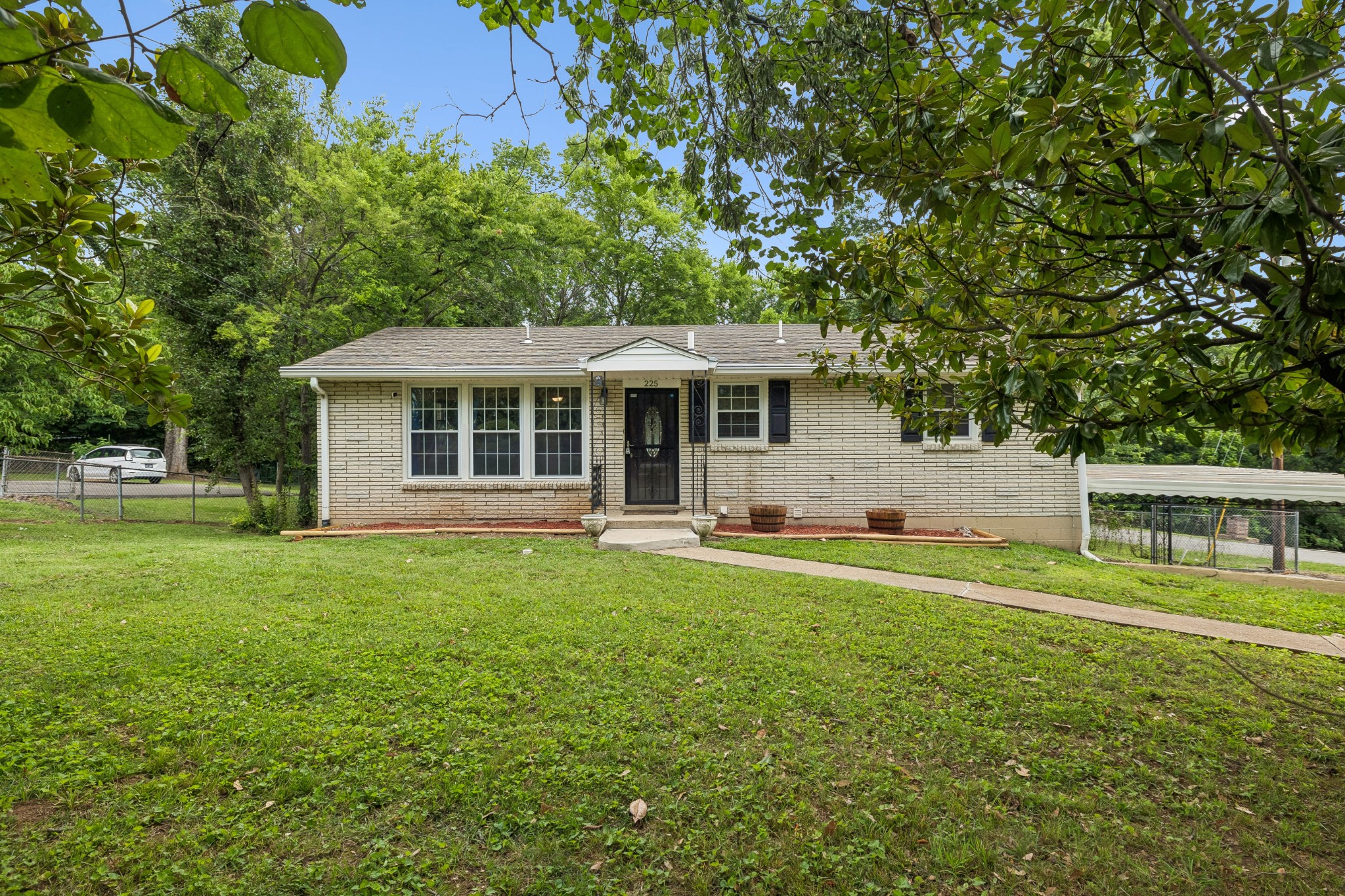 225 Bonnafield Dr Property Photo 1