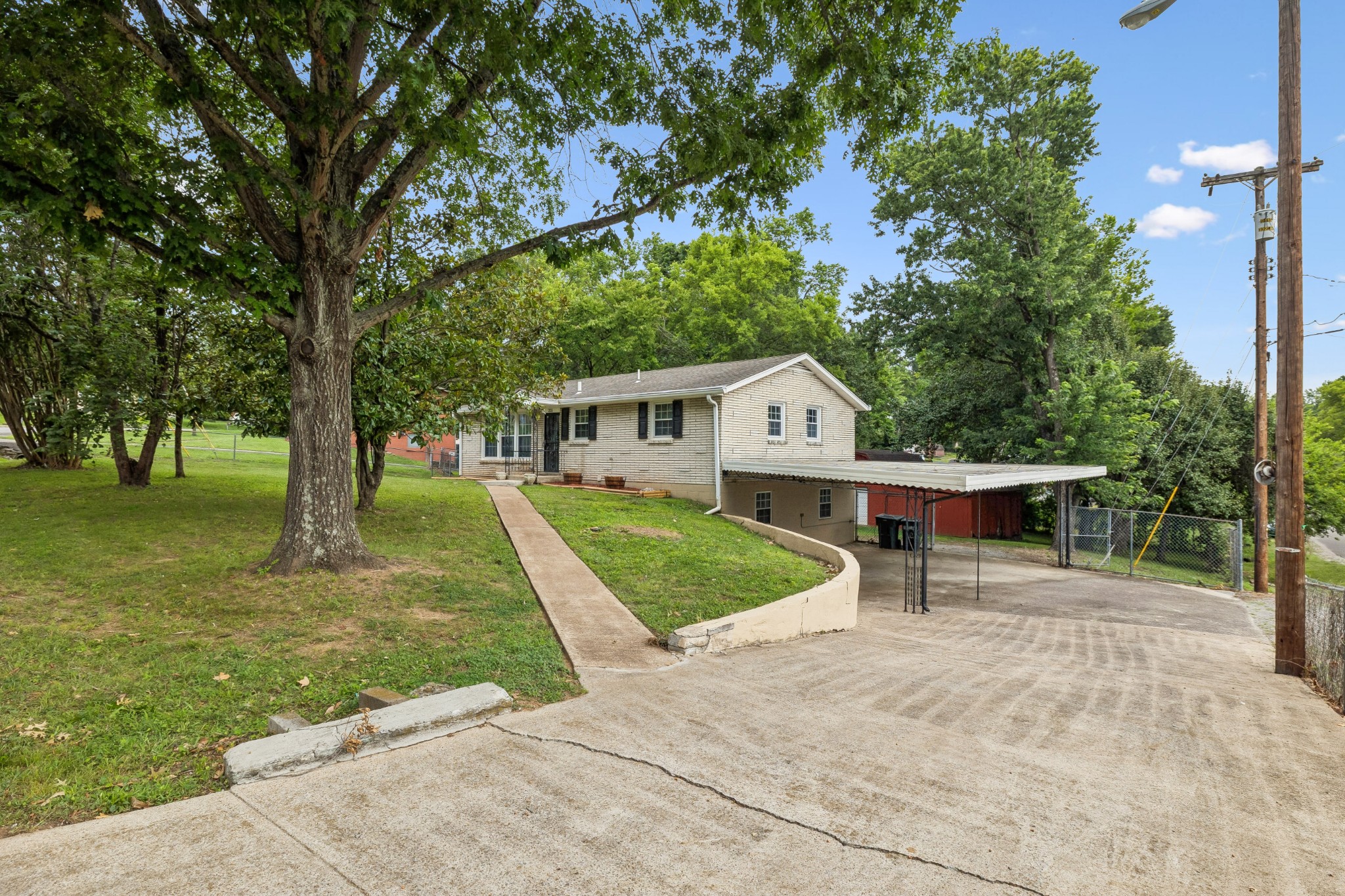 225 Bonnafield Dr Property Photo 3