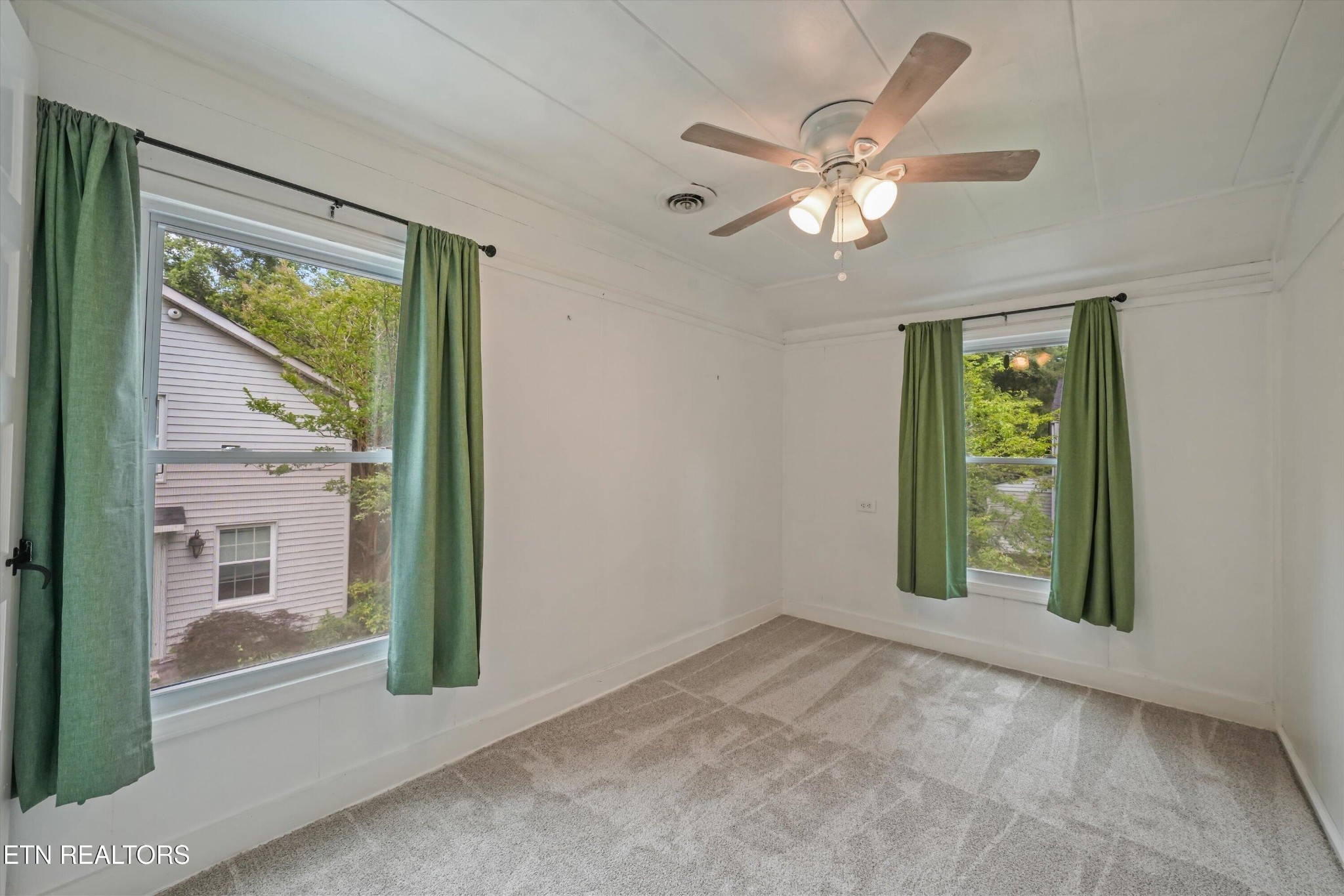 224 Oak Rd Property Photo 8