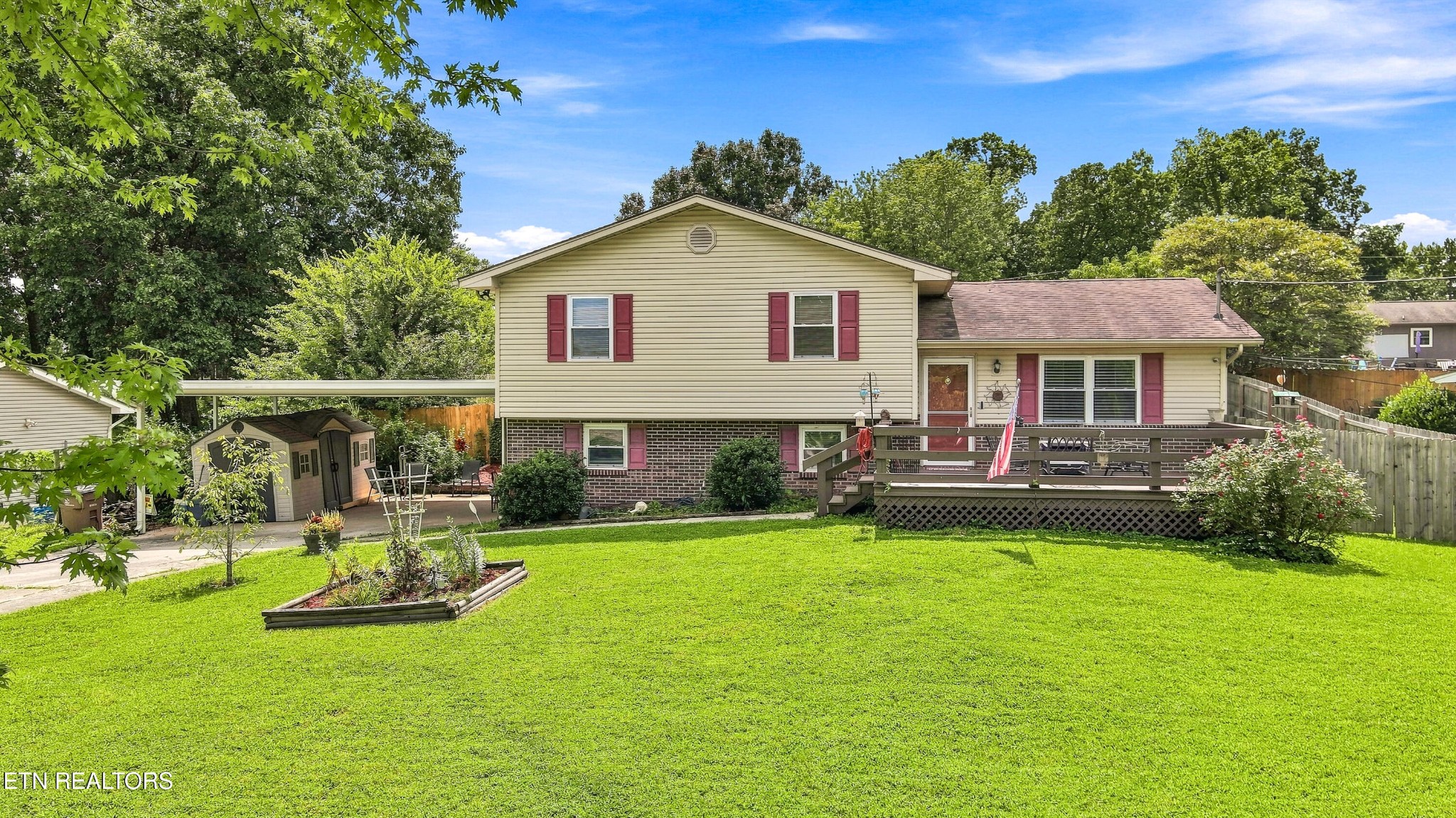 2317 Roundtree Rd Property Photo 1