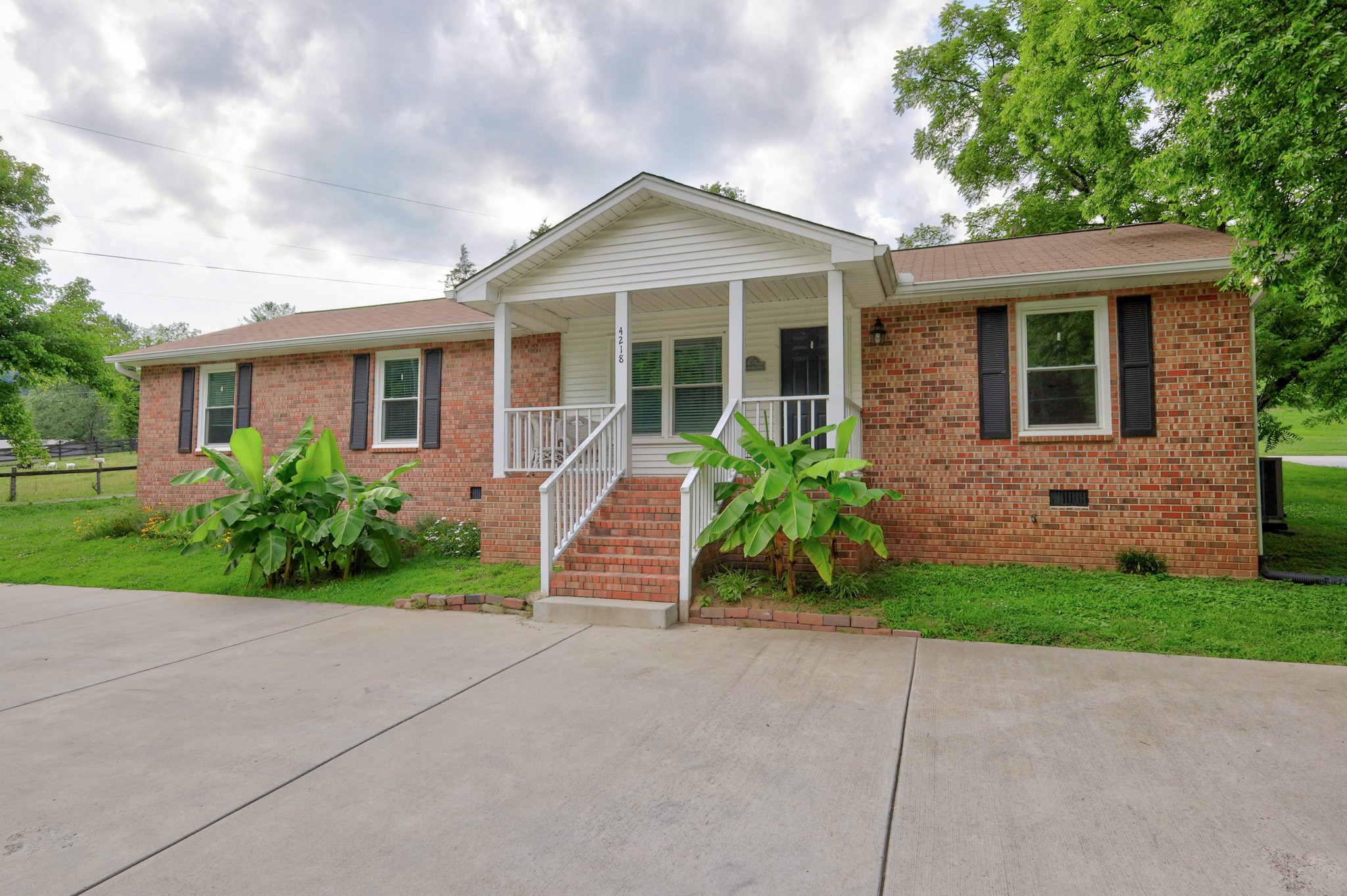 4218 Long Hollow Pike Property Photo 4