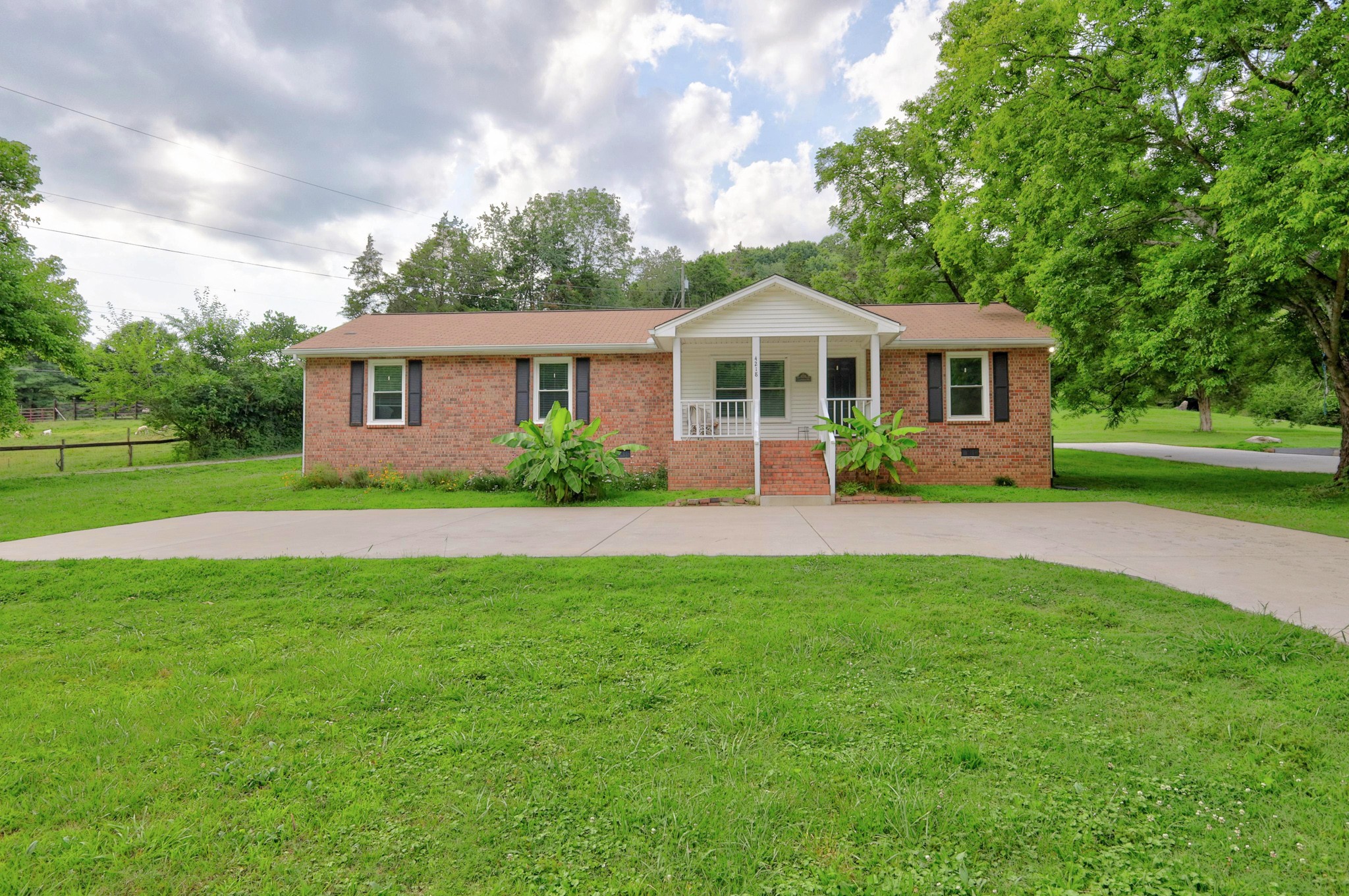 4218 Long Hollow Pike Property Photo 6