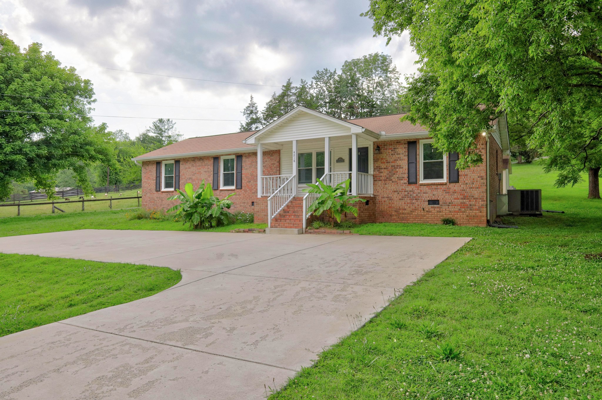 4218 Long Hollow Pike Property Photo 9
