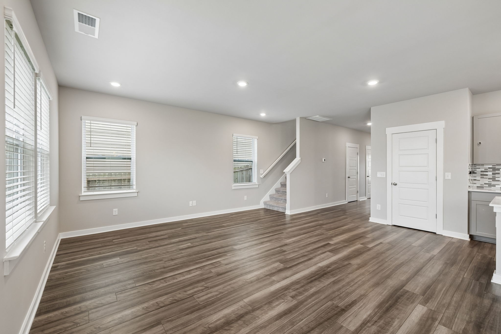 538 Torrey Pines Ln Property Photo 8