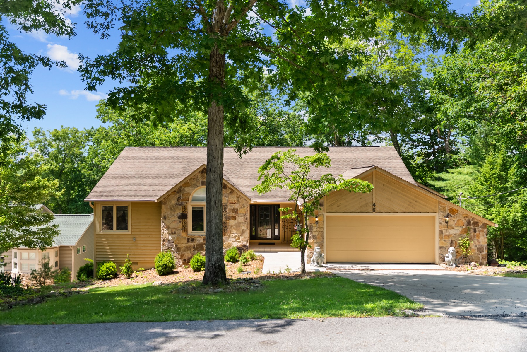 45 Markham Ter Property Photo 1