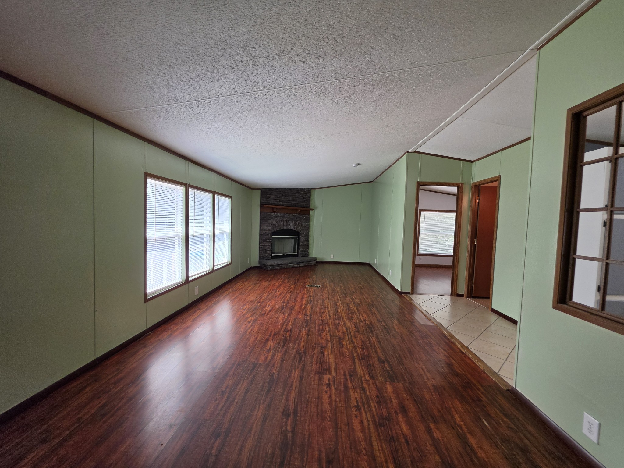 1361 Lakeshore Dr Property Photo 6