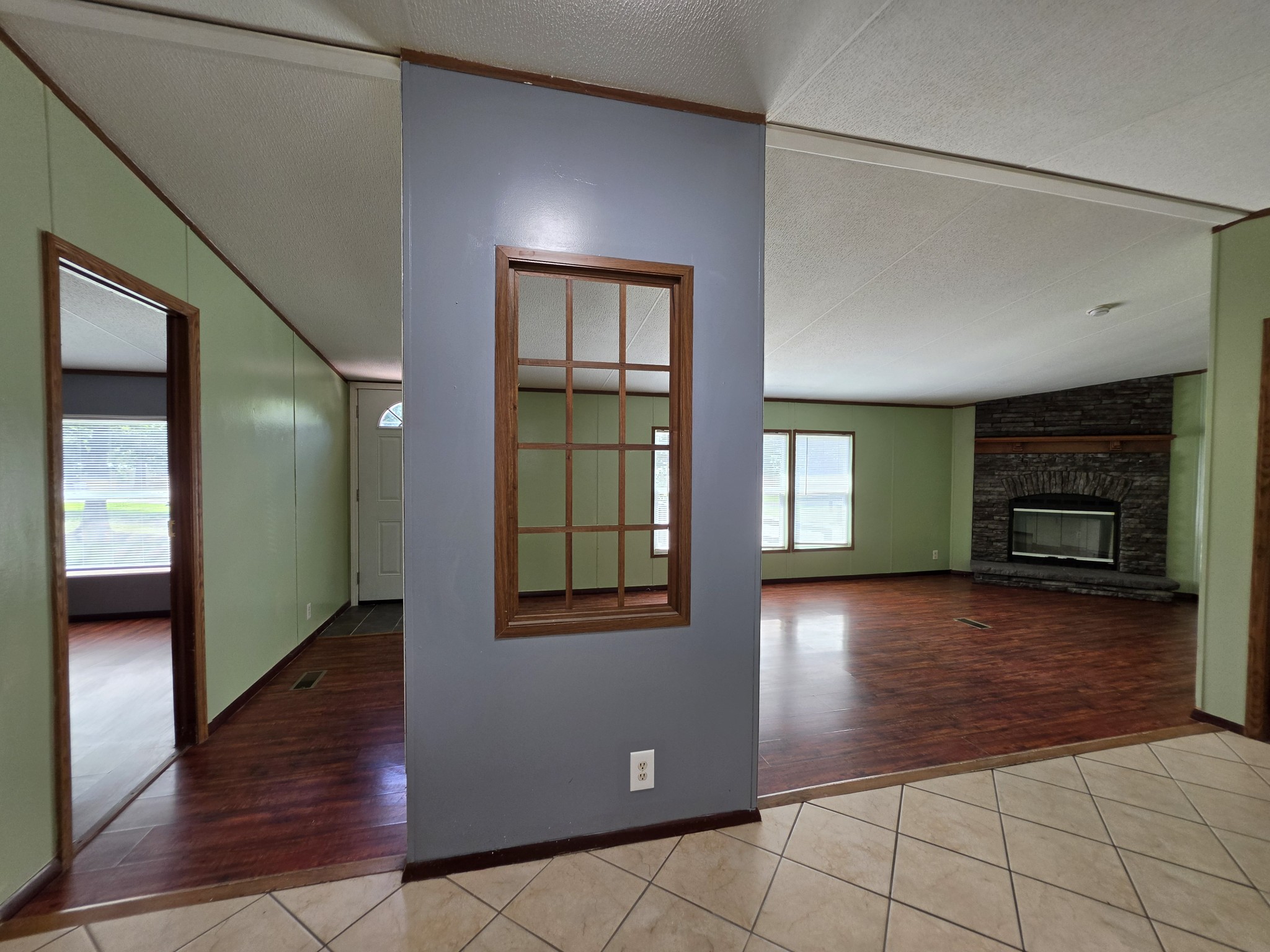1361 Lakeshore Dr Property Photo 9