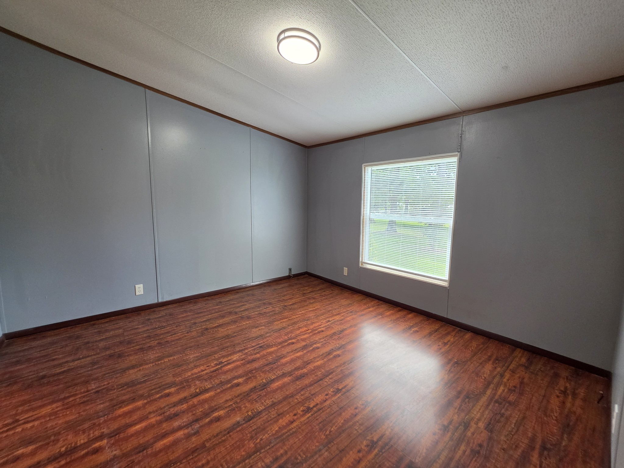 1361 Lakeshore Dr Property Photo 13