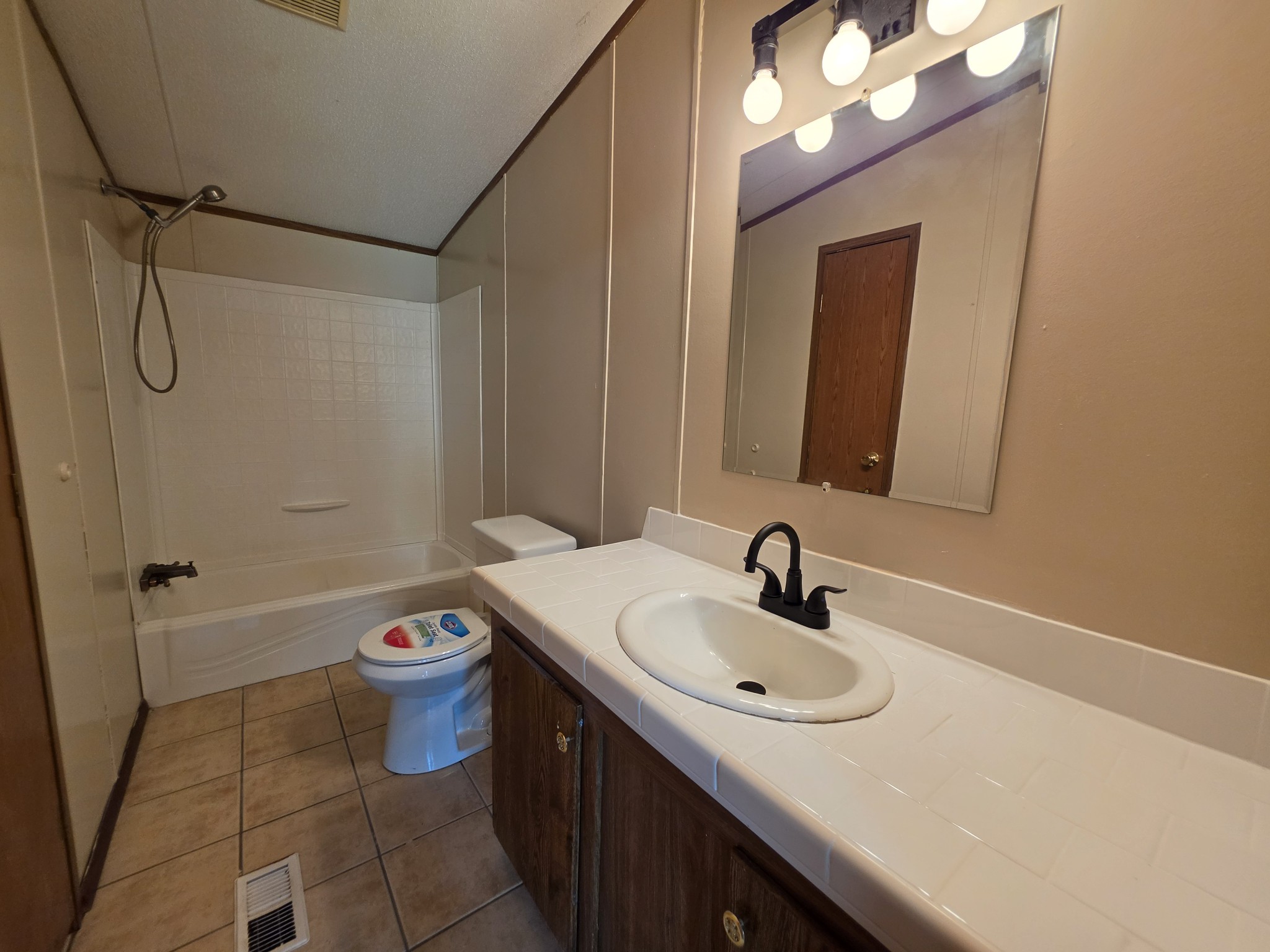 1361 Lakeshore Dr Property Photo 14