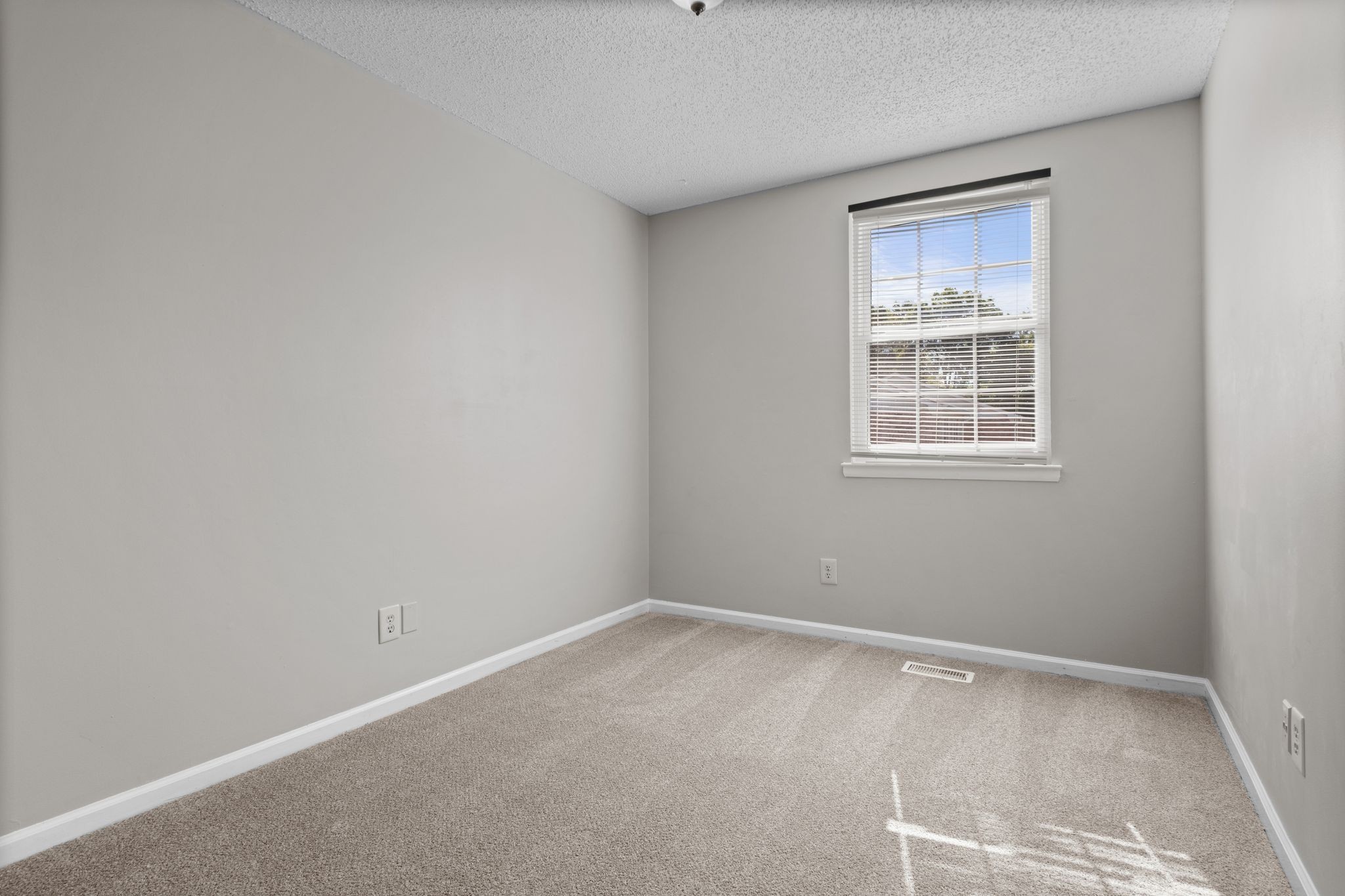 1301 Neelys Bend Rd Property Photo 24