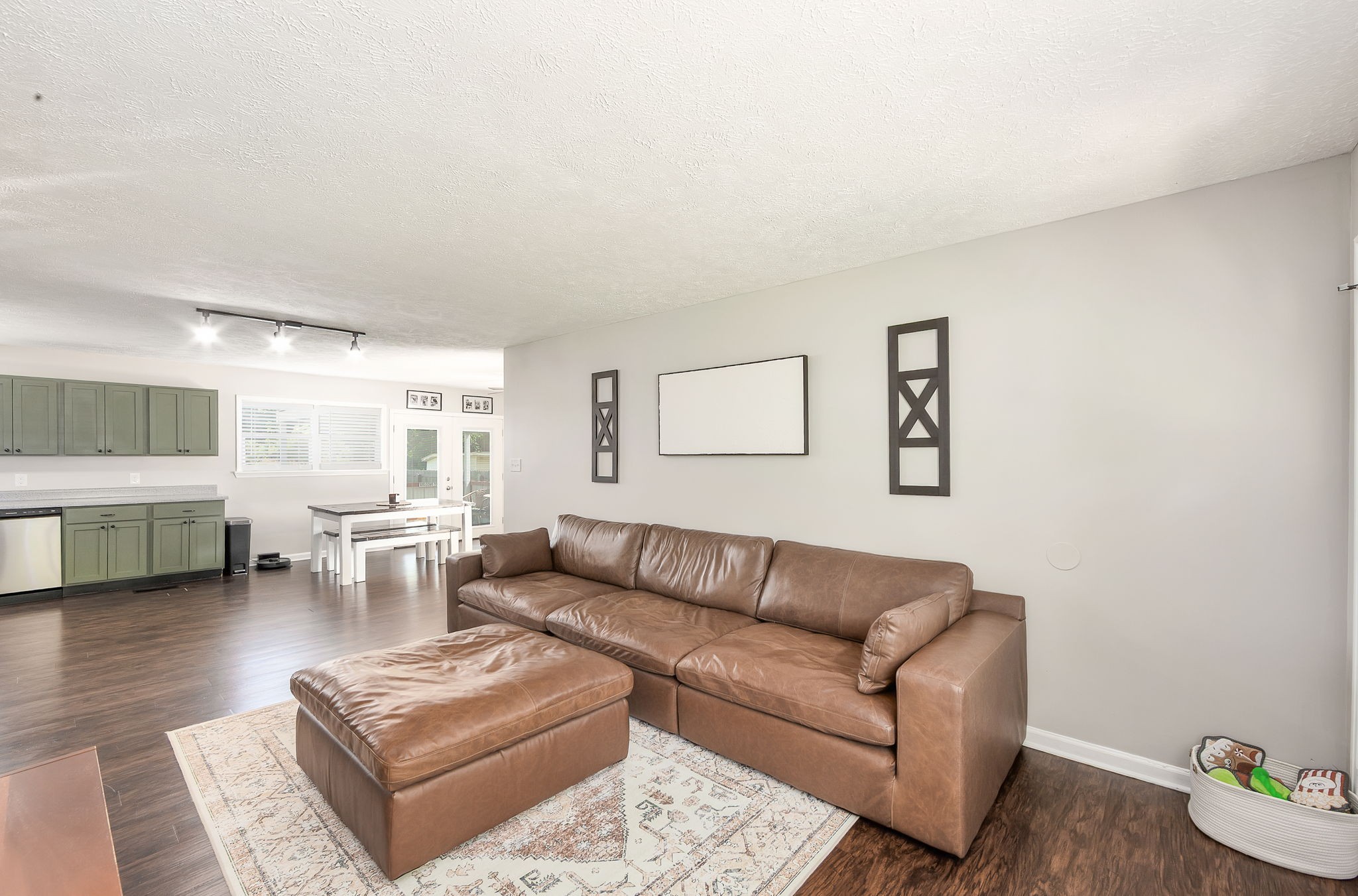 5169 Mckellar St Property Photo 6