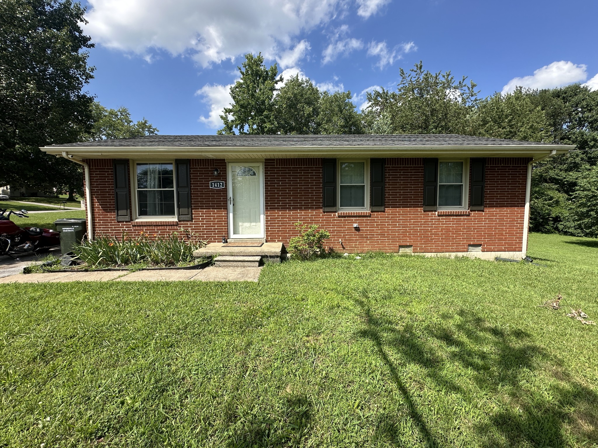 1412 Honeysuckle Dr Property Photo 1