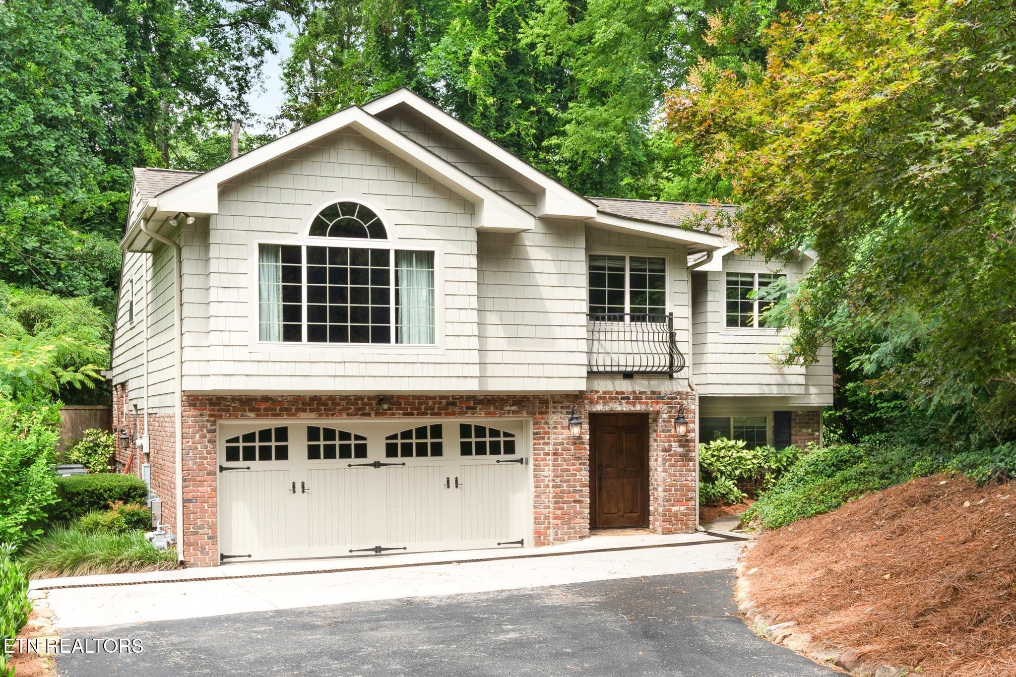 561 Noelton Drive Property Photo 1