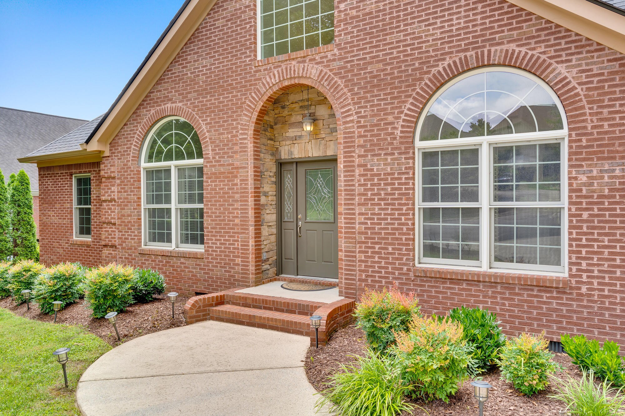 9237 Leaf Brook Lane Property Photo 4