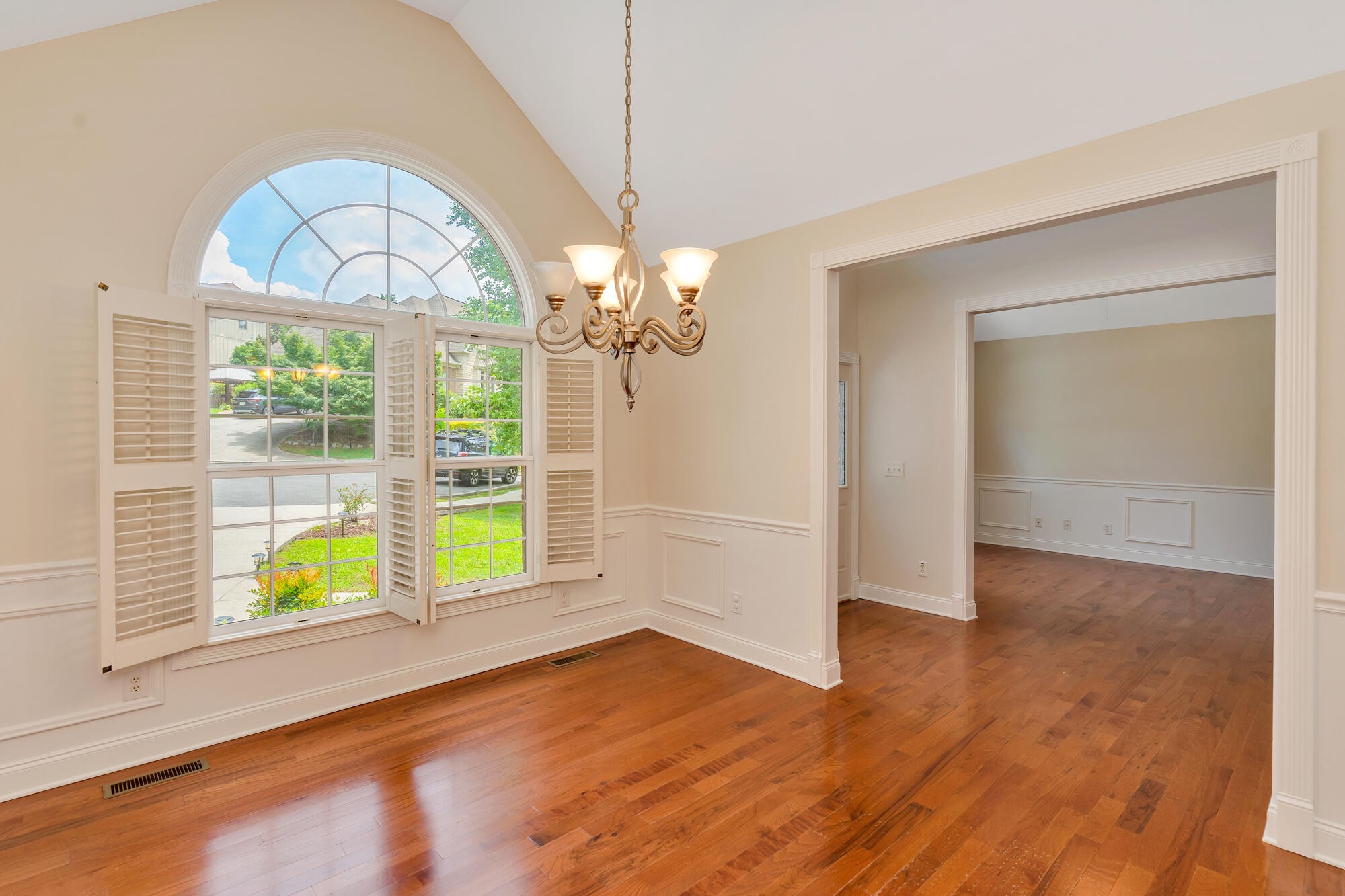 9237 Leaf Brook Lane Property Photo 6
