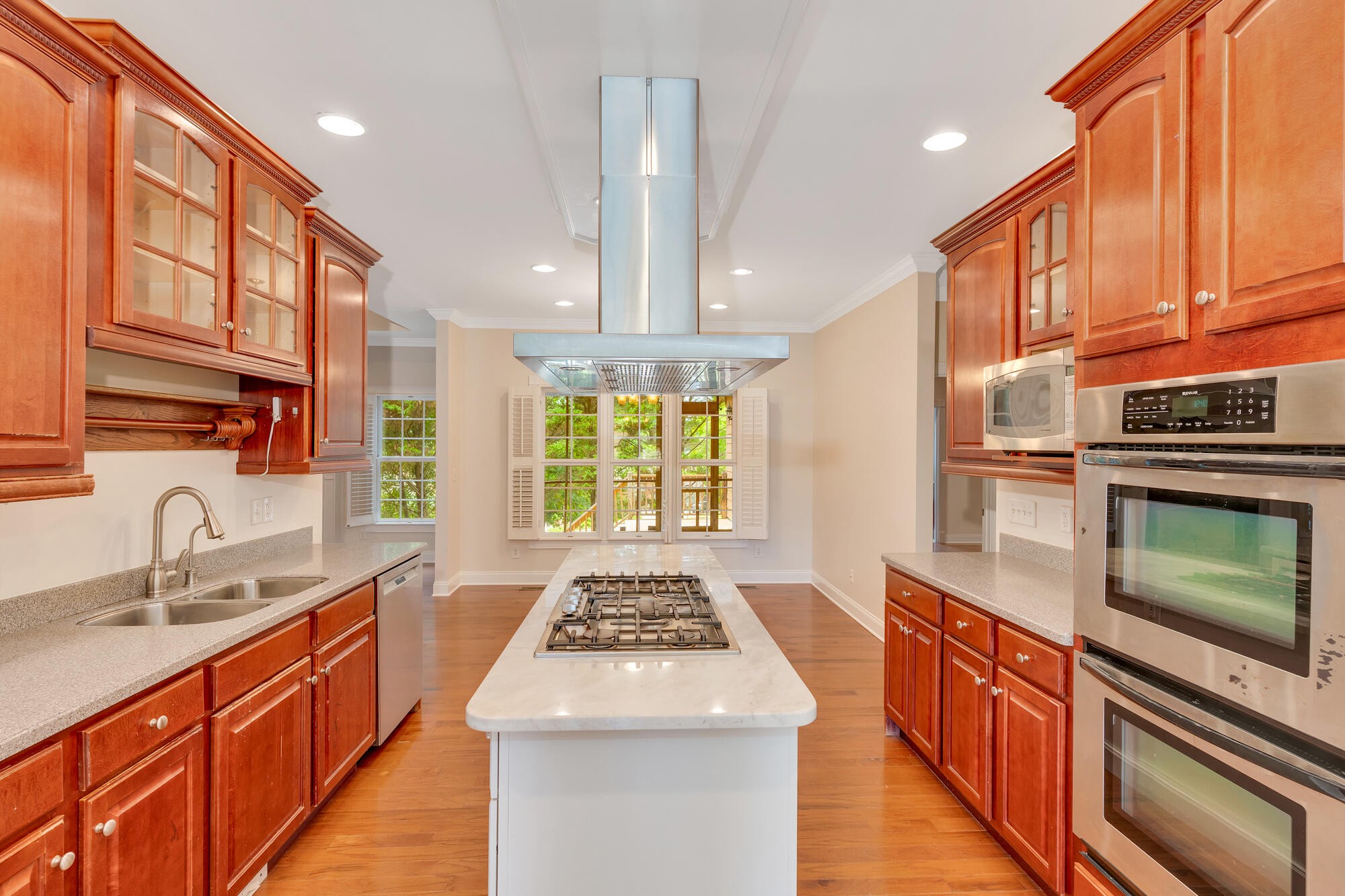 9237 Leaf Brook Lane Property Photo 11