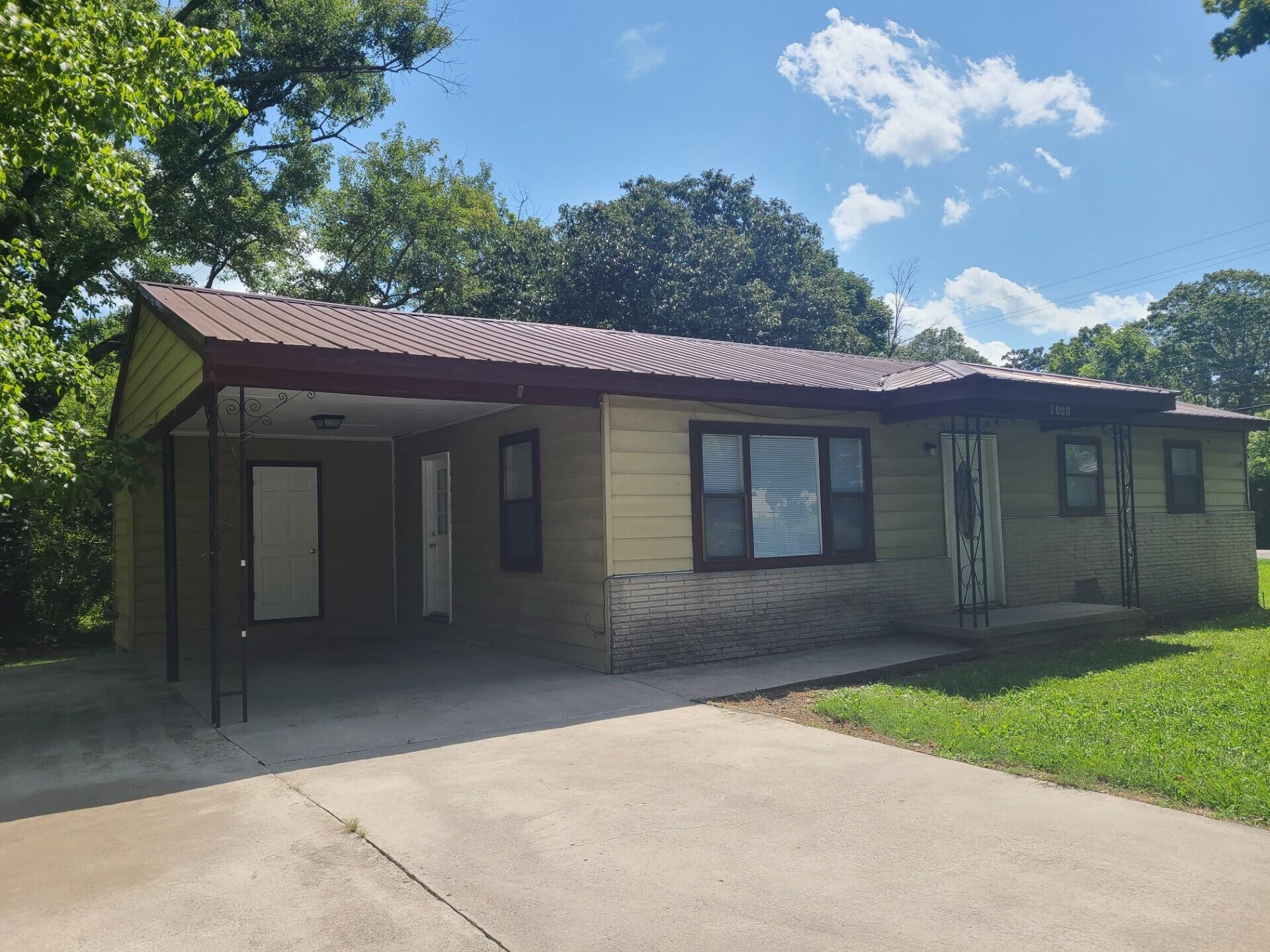 2000 Young Road, Se Property Photo 1