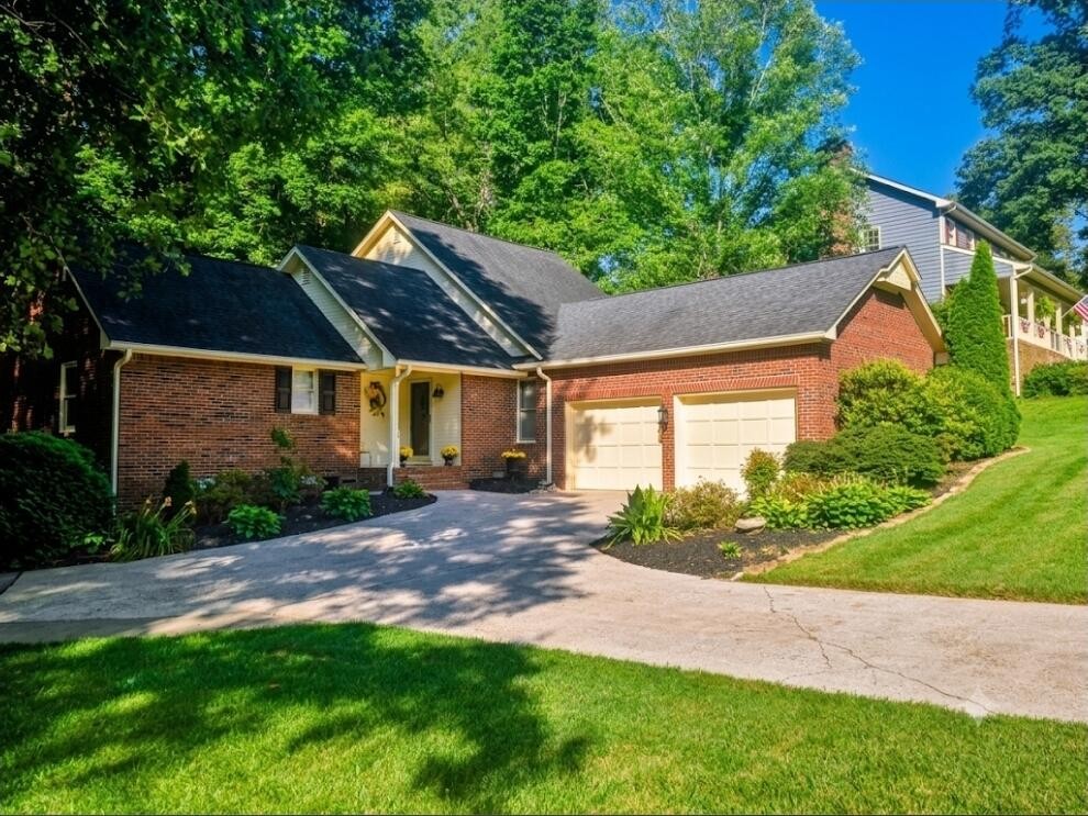 348 Hickory Hills Drive, Ne Property Photo 1