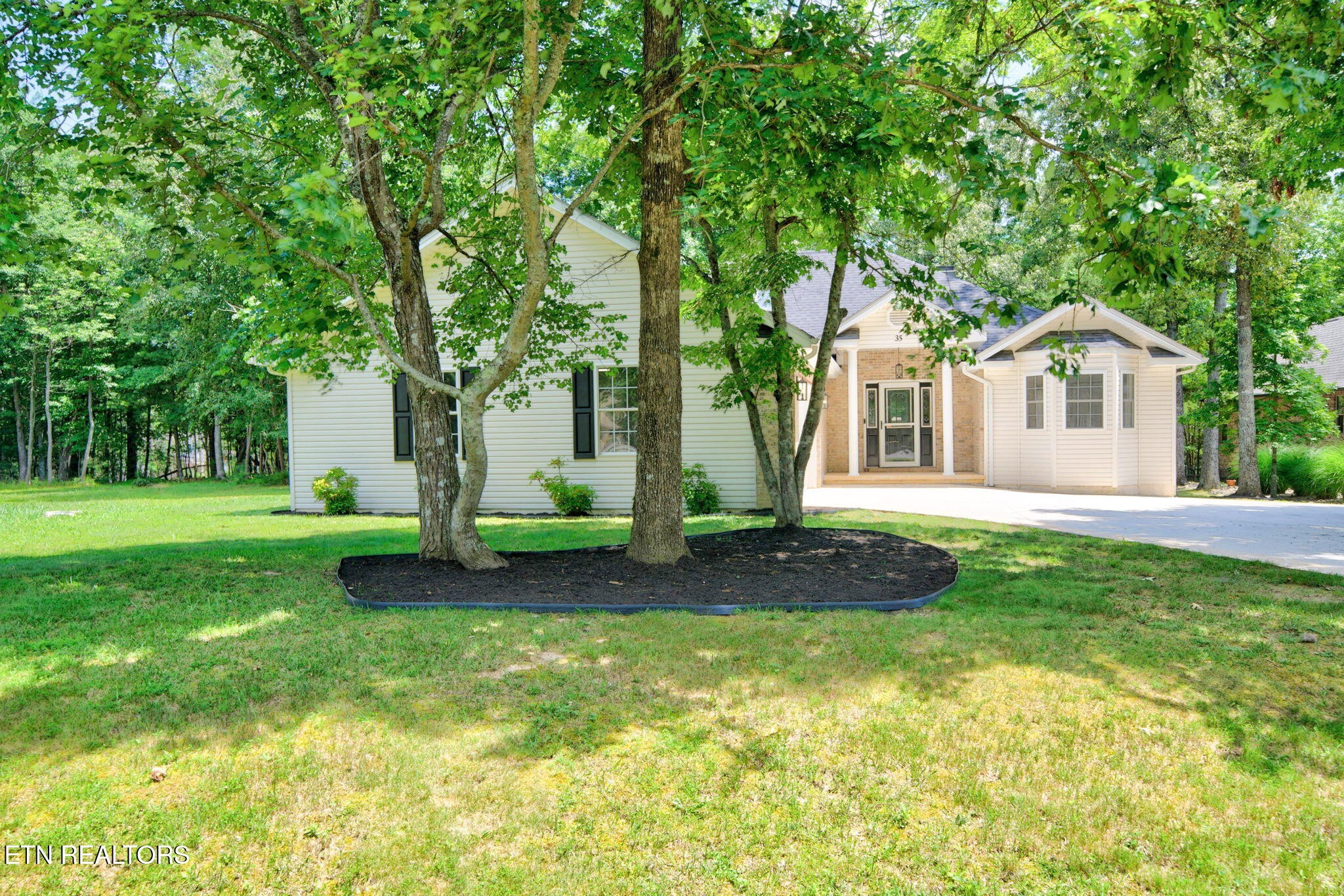 35 Leaf Circle Property Photo 2
