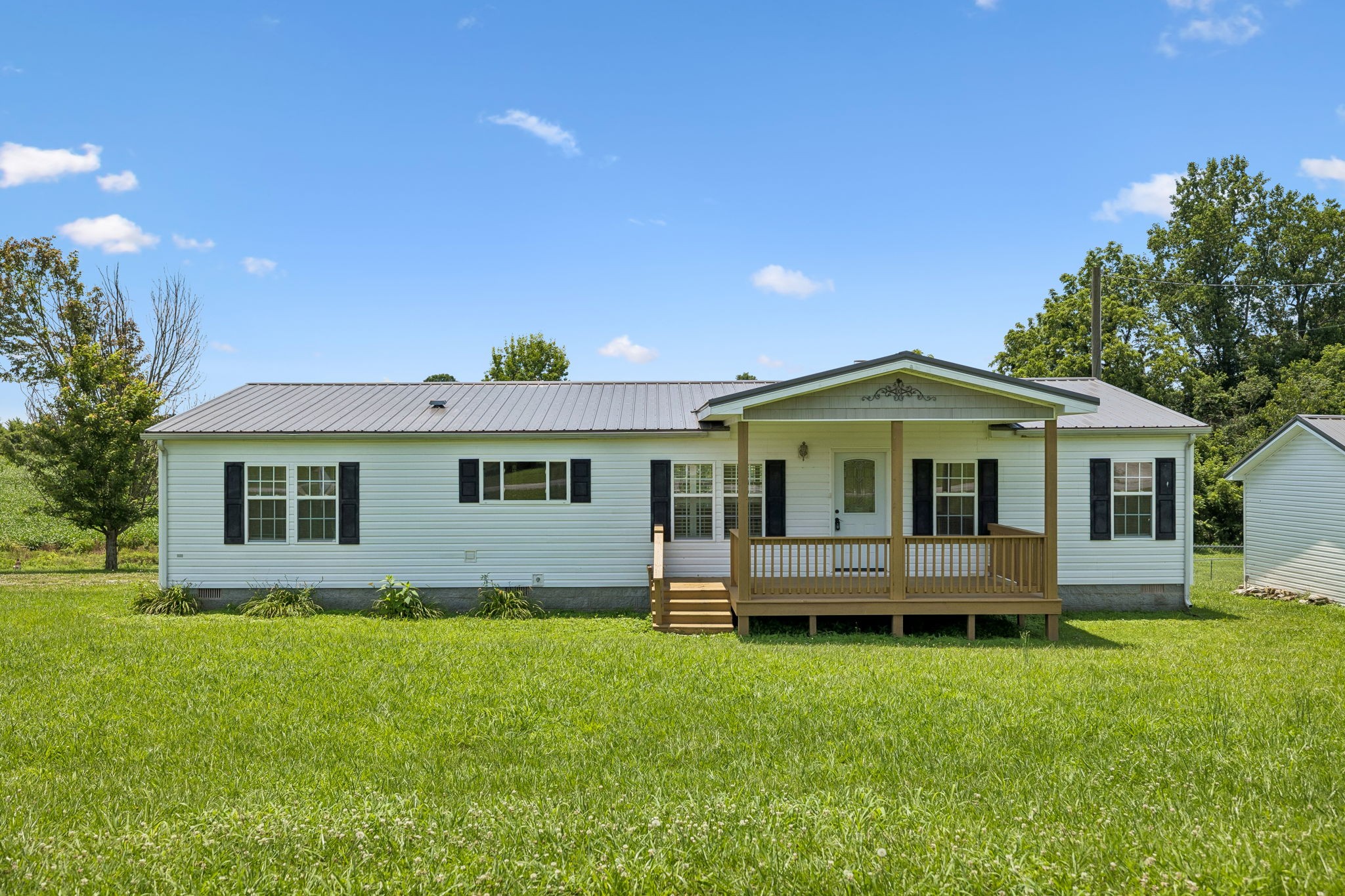 174 Mavis Dr Property Photo 1
