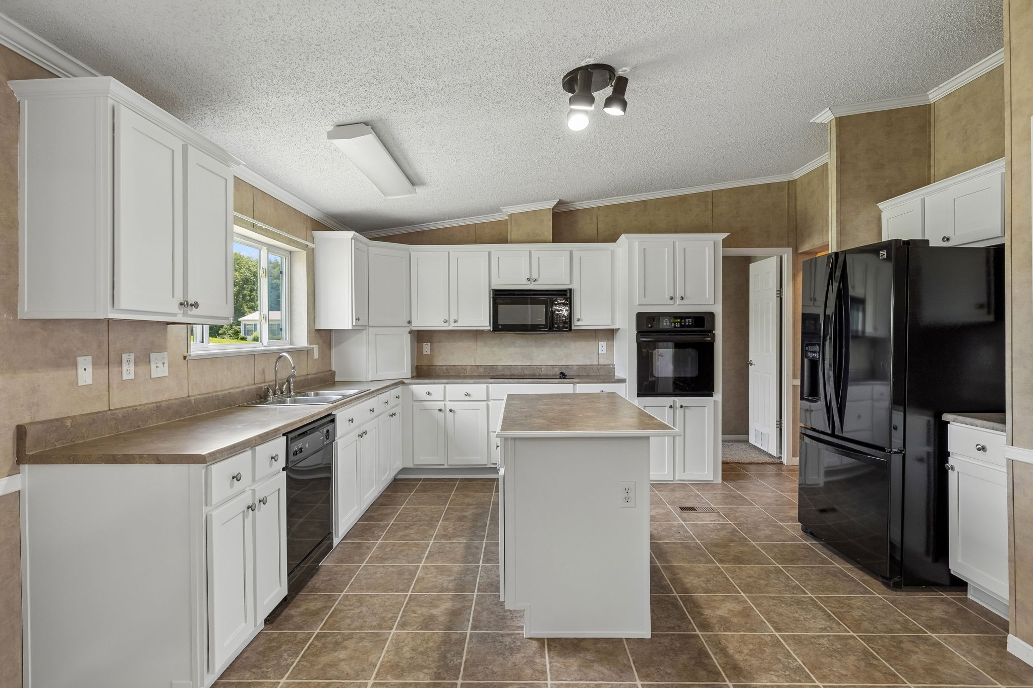 174 Mavis Dr Property Photo 12
