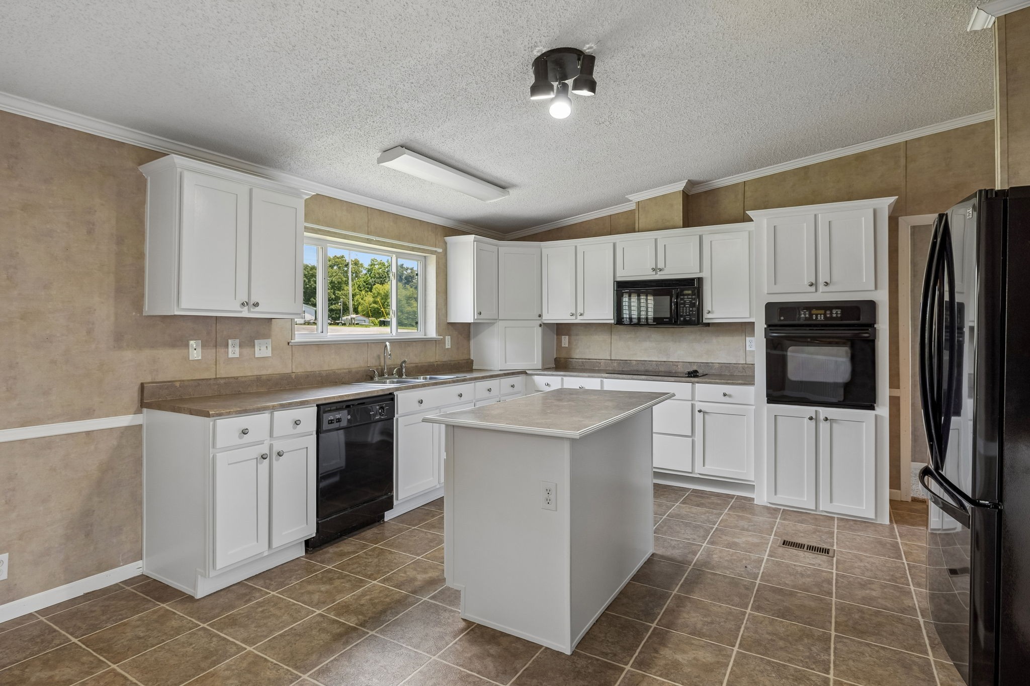 174 Mavis Dr Property Photo 13