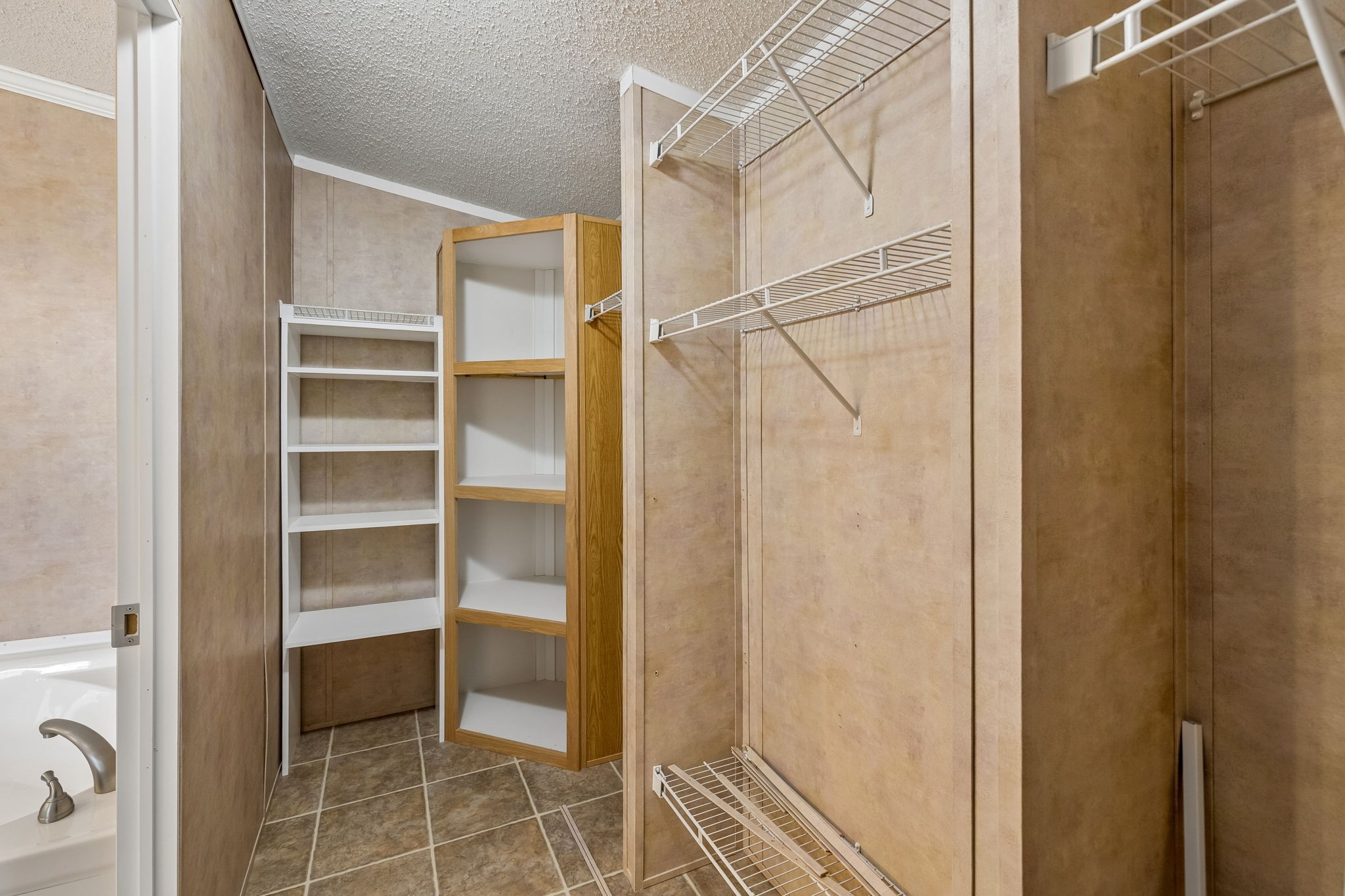 174 Mavis Dr Property Photo 32