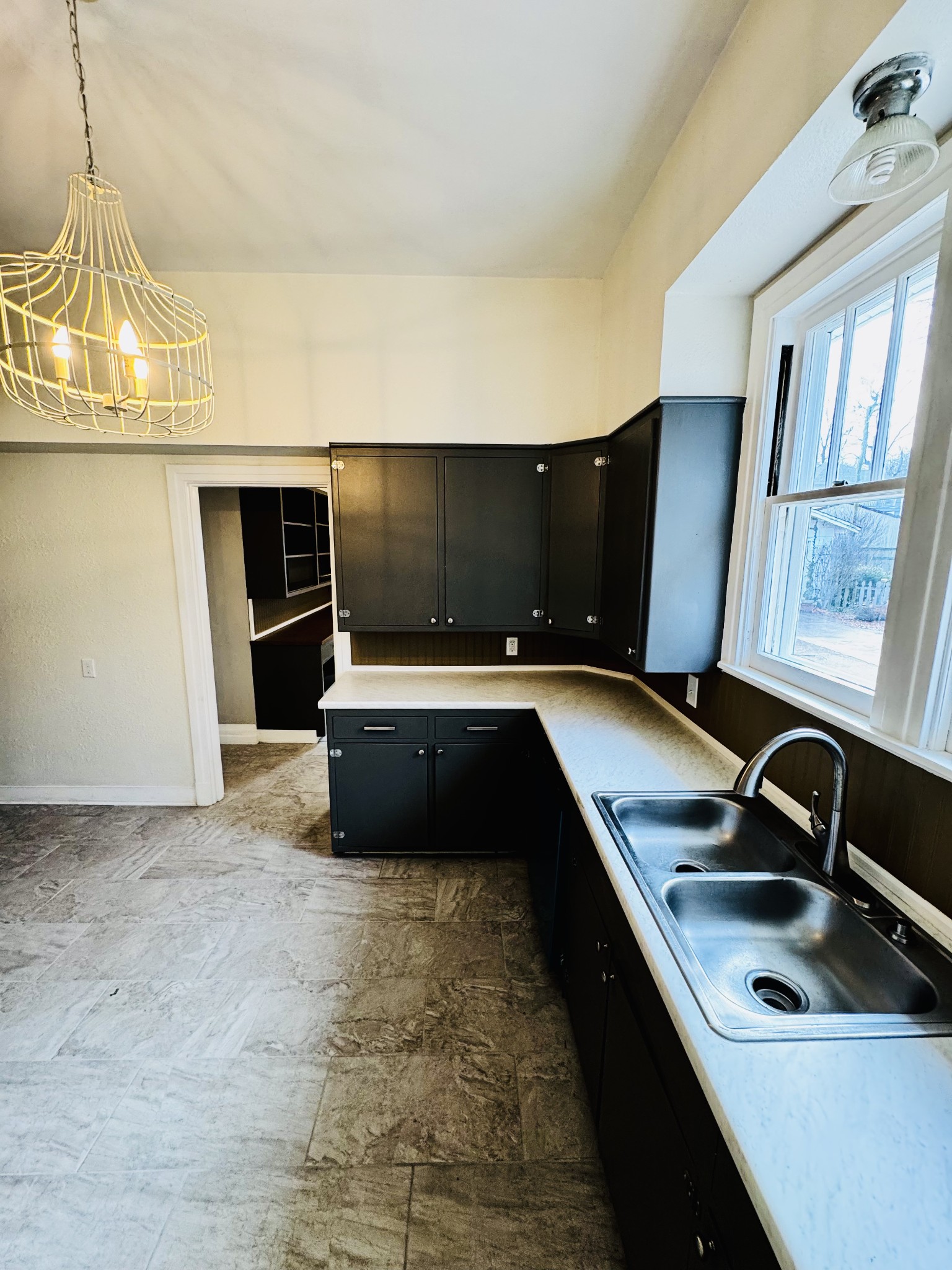321 Walnut St Property Photo 8