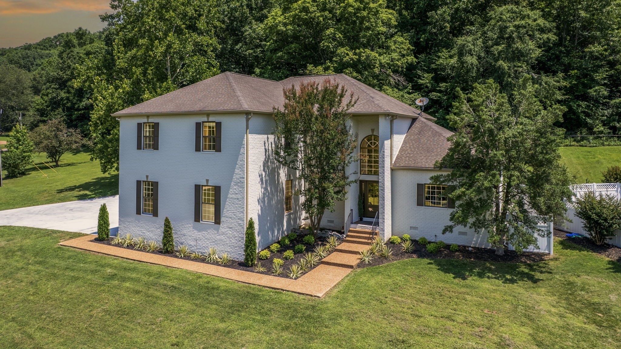 4046 New Highway 96, W Property Photo 1
