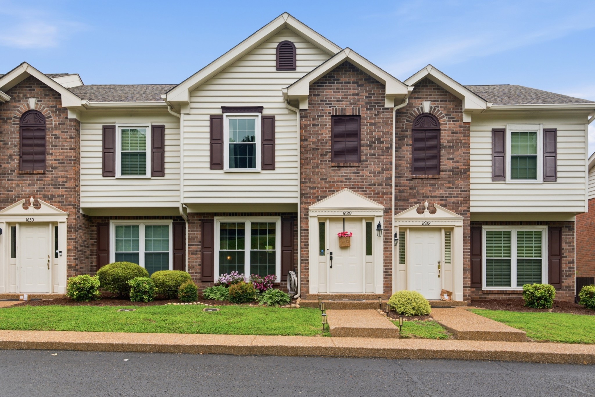 1629 Brentwood Pointe Property Photo 3