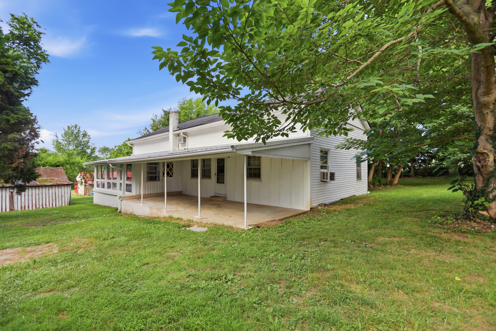 120 Bradley Ln Property Photo 1
