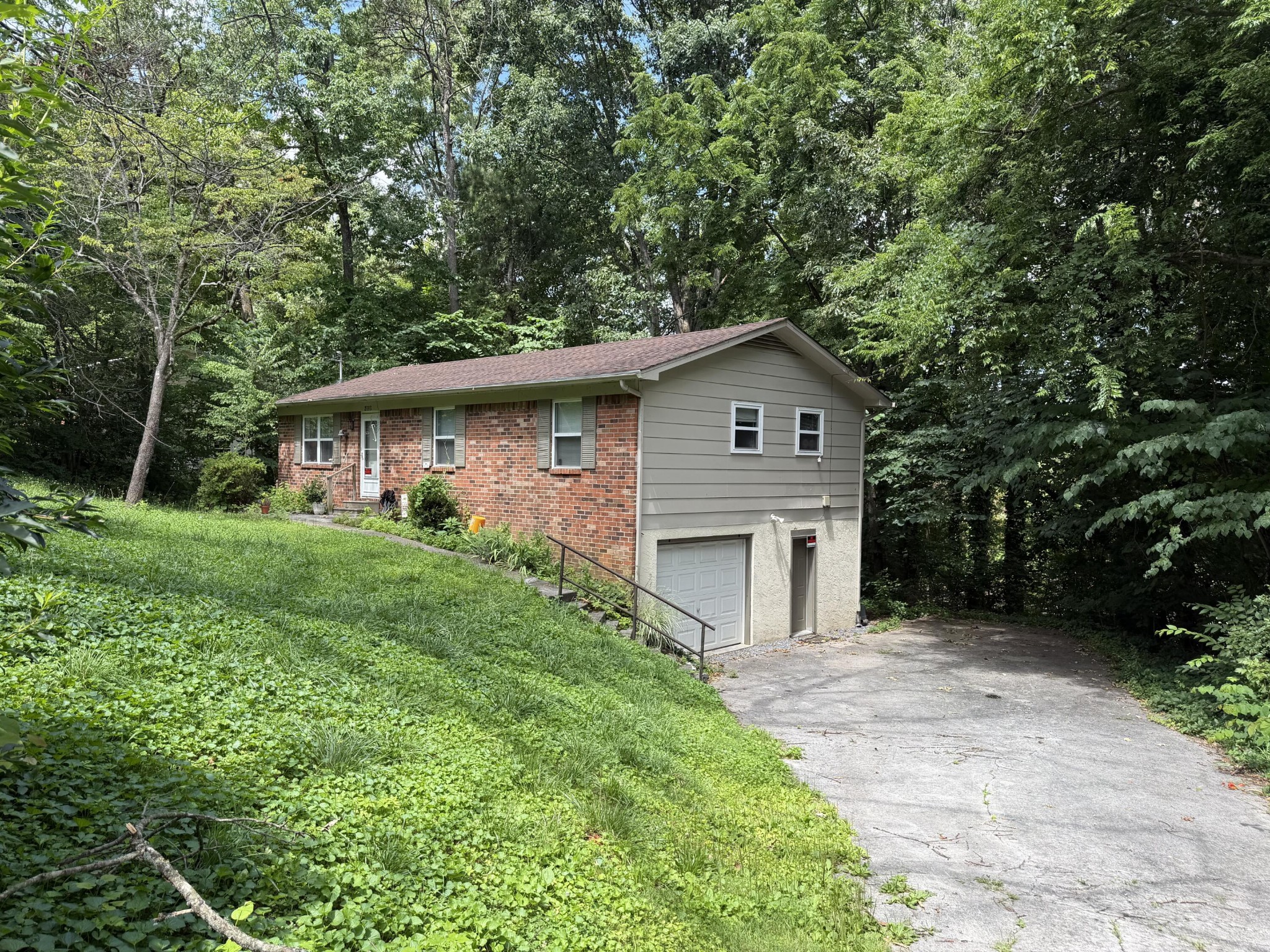 4030 Lynncrest Drive, Ne Property Photo 1